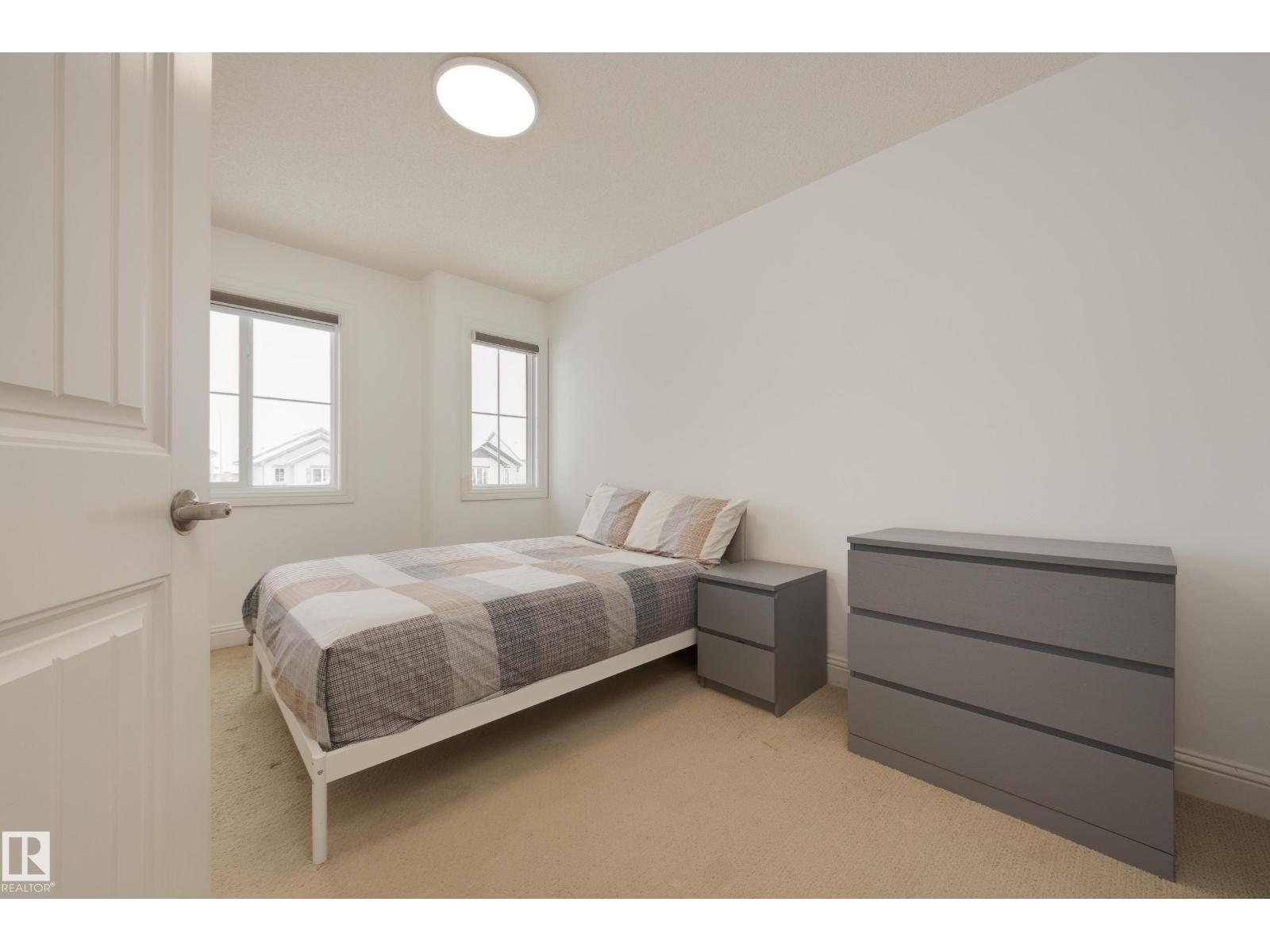 6131 10 AV SW, Edmonton