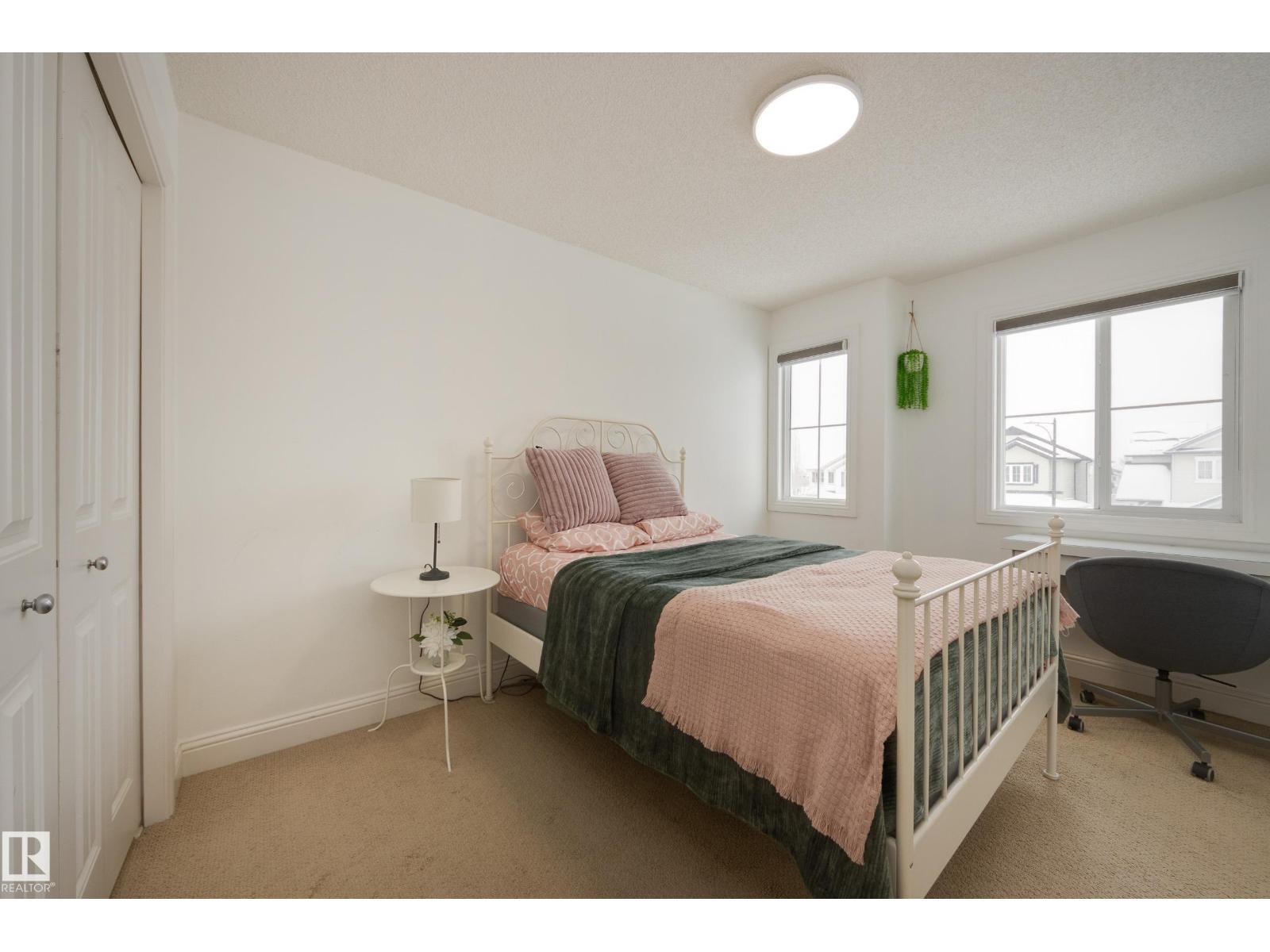 6131 10 AV SW, Edmonton