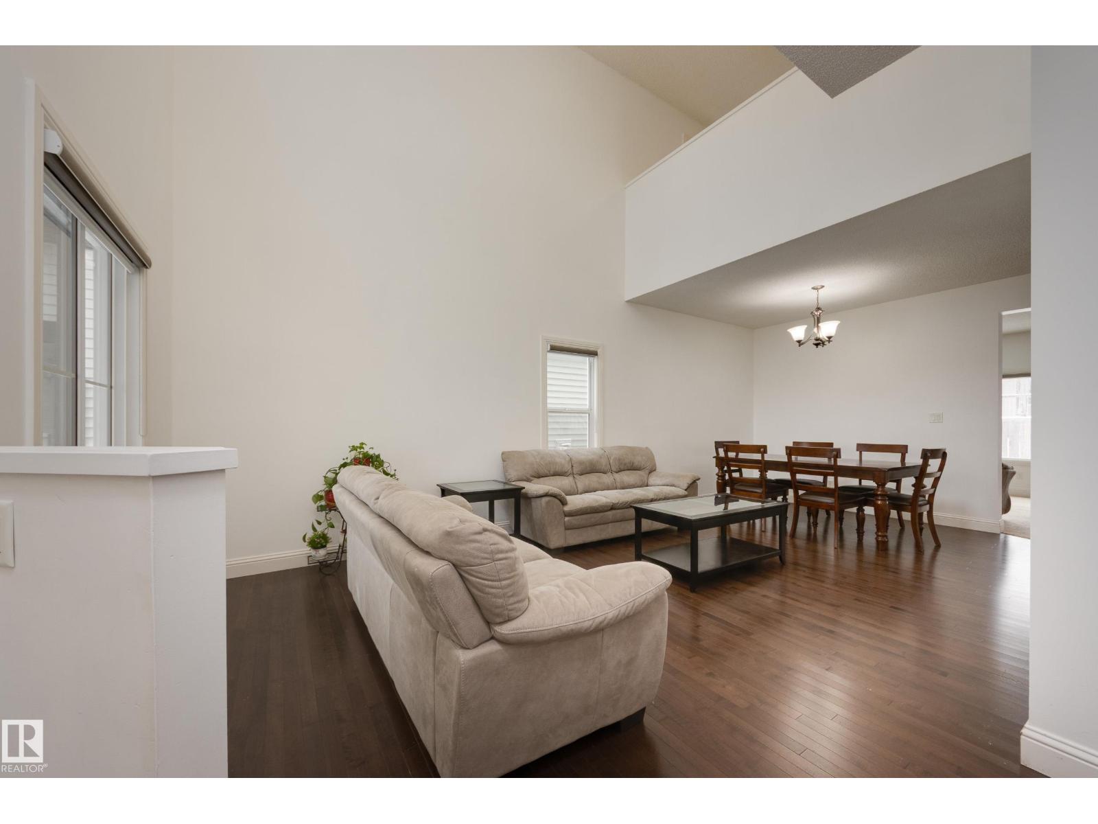 6131 10 AV SW, Edmonton