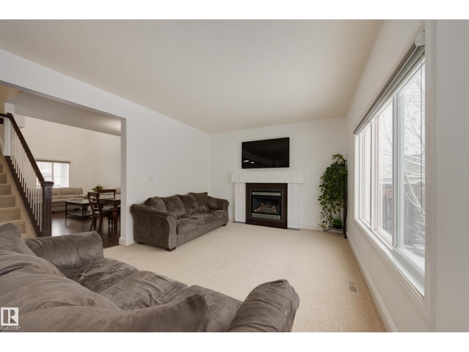 6131 10 AV SW, Edmonton