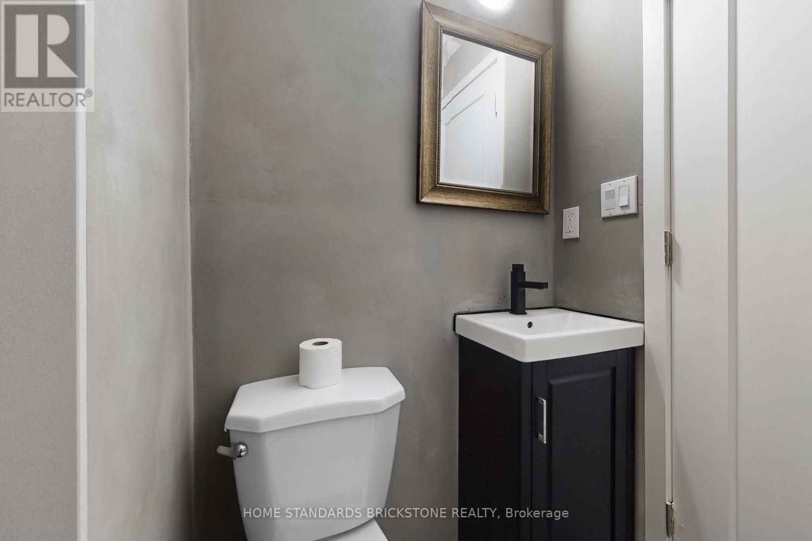 21 PRETORIA AVENUE - 18