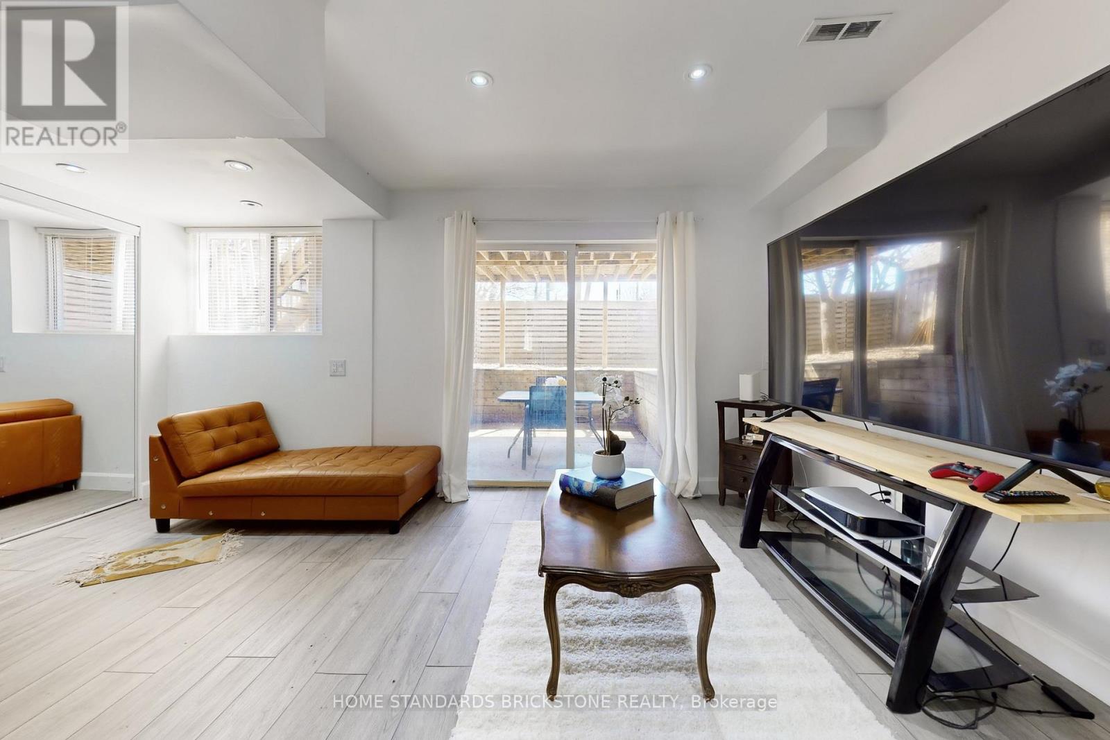 21 PRETORIA AVENUE - 41