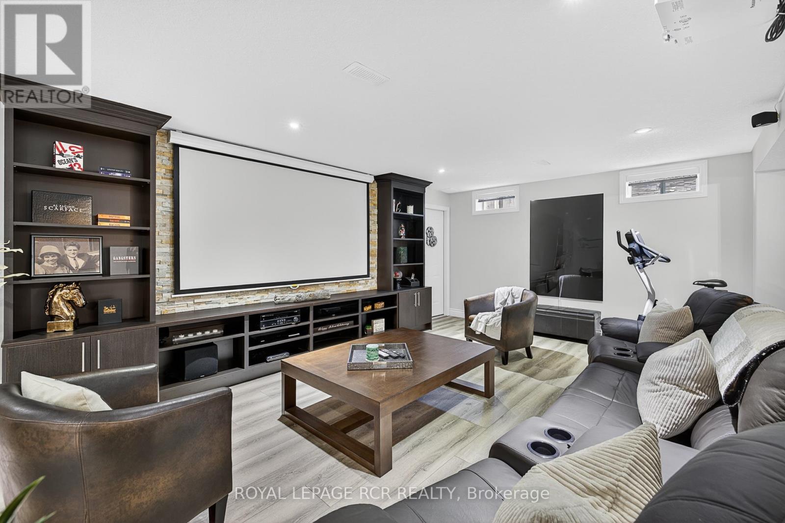 21 CORVINELLI DRIVE - 22