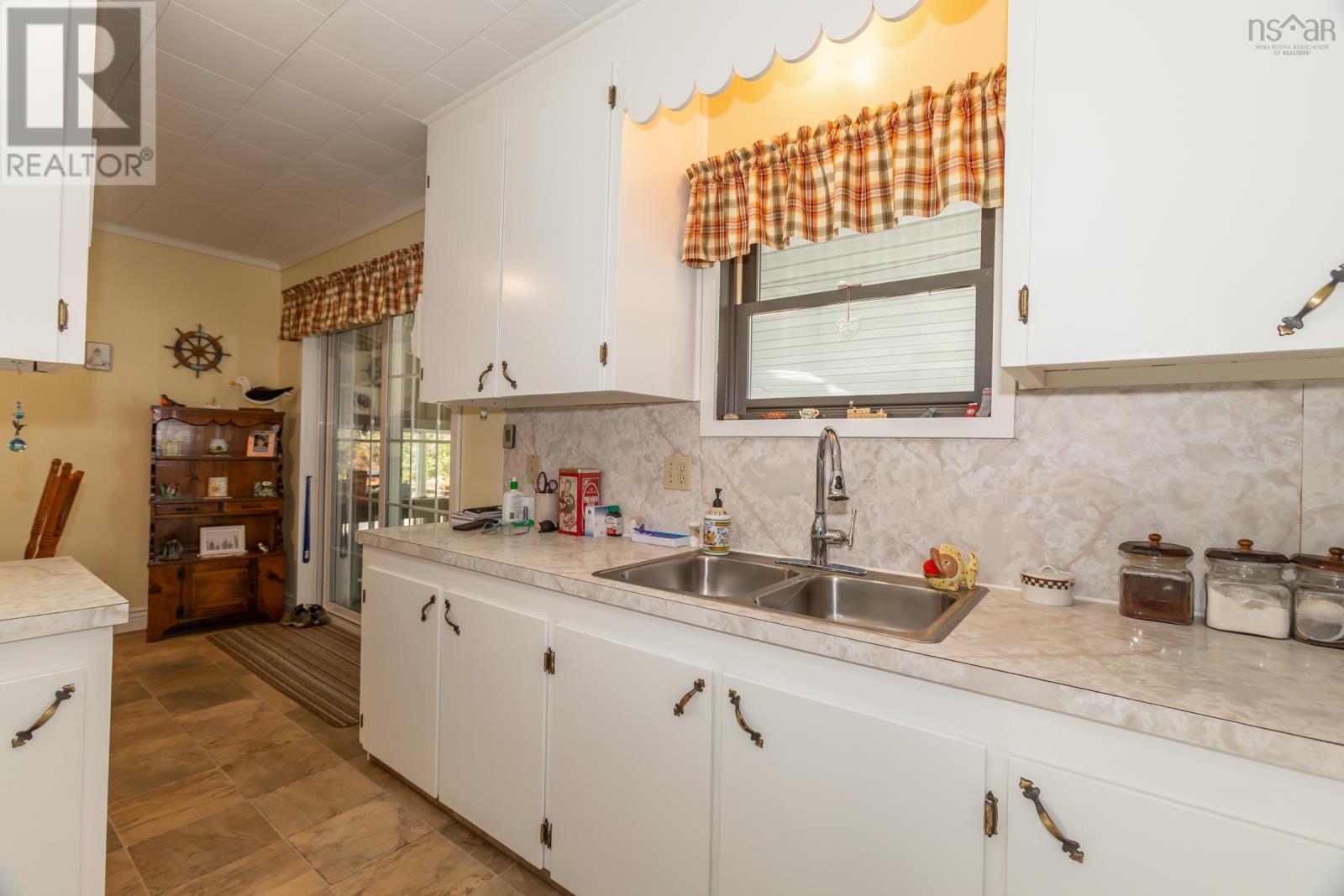 Property 27 of 49 of 144 Fraser Road