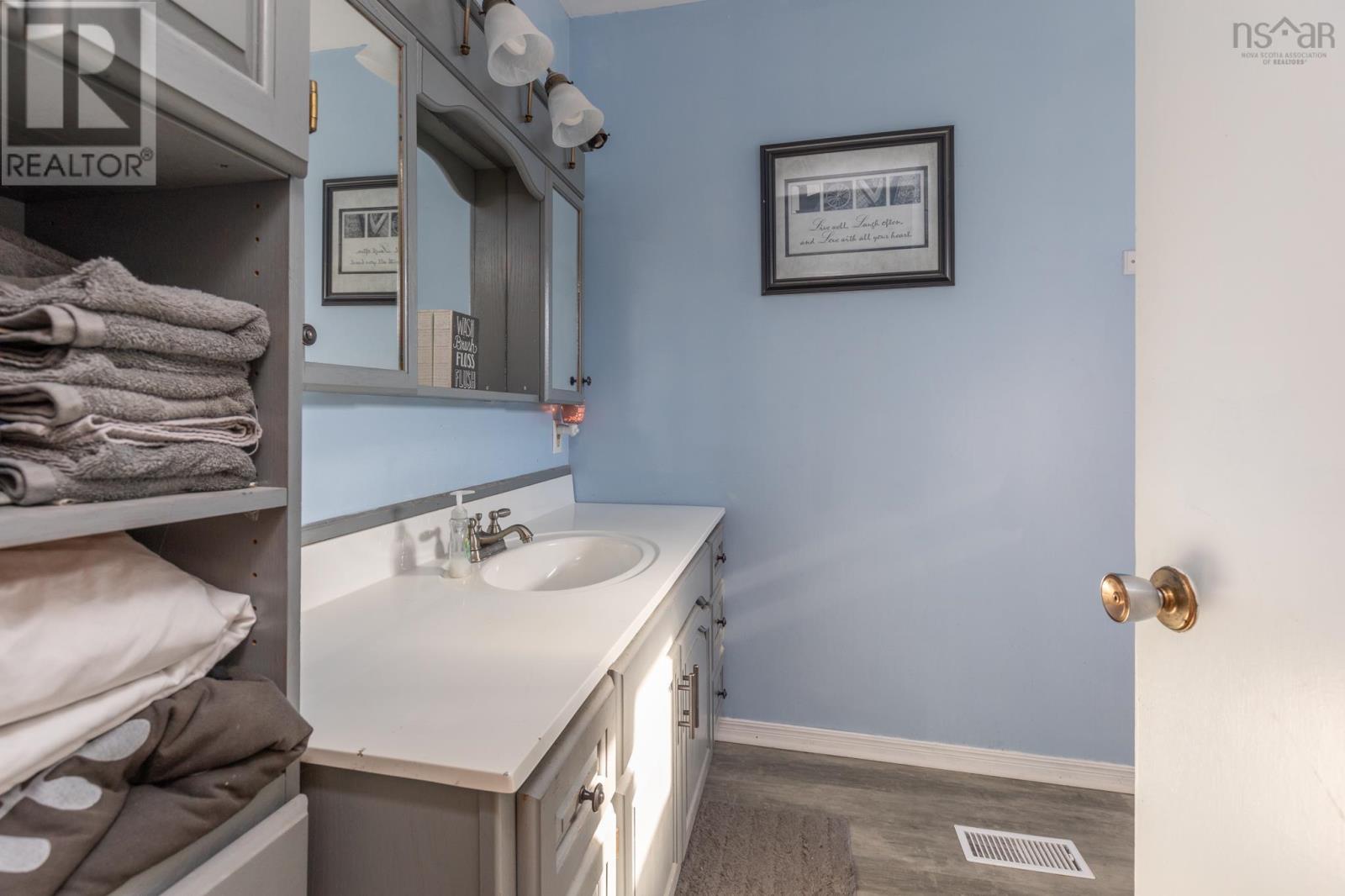 Property 26 of 41 of 2484 Highway 1