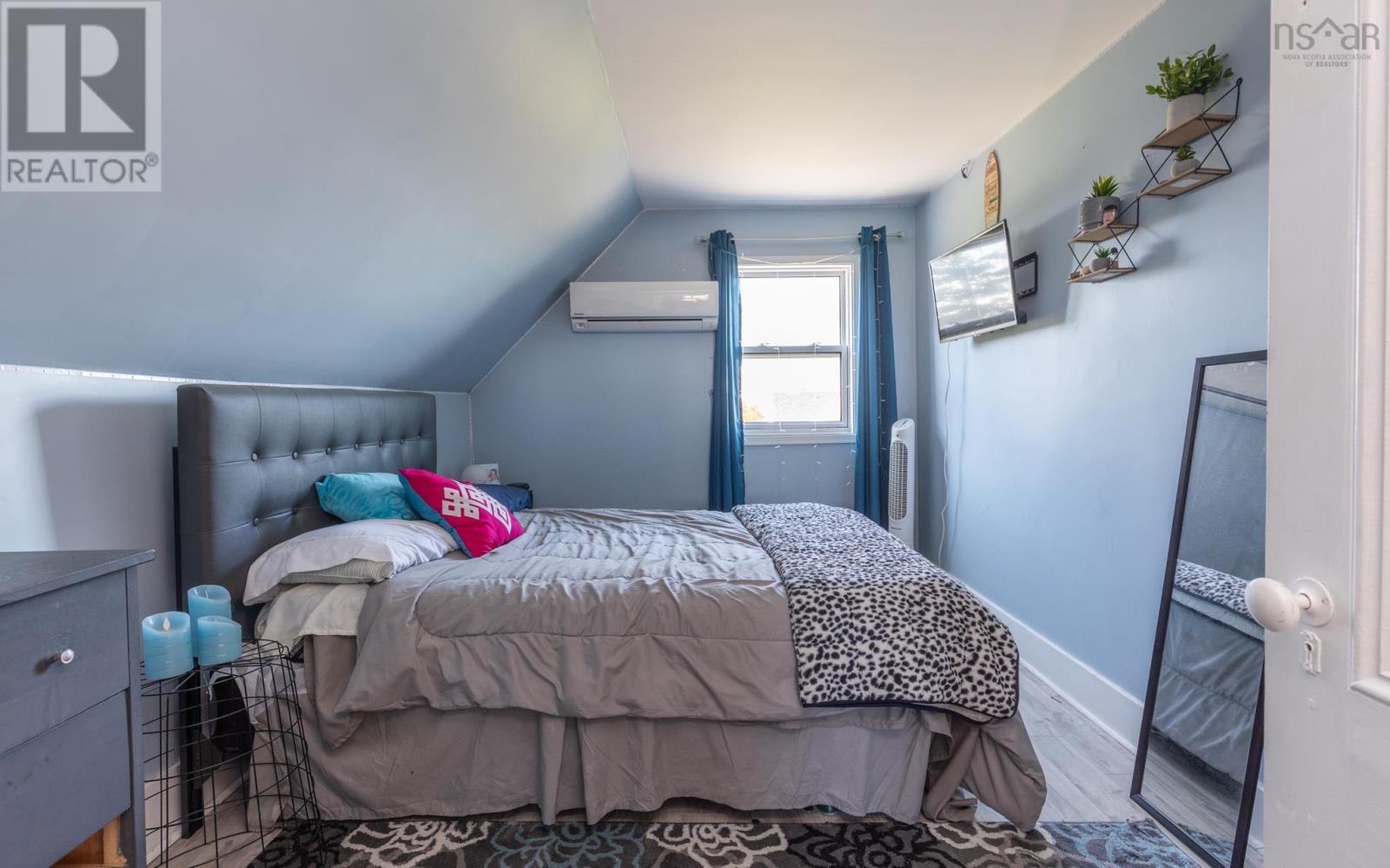 Property 34 of 41 of 2484 Highway 1