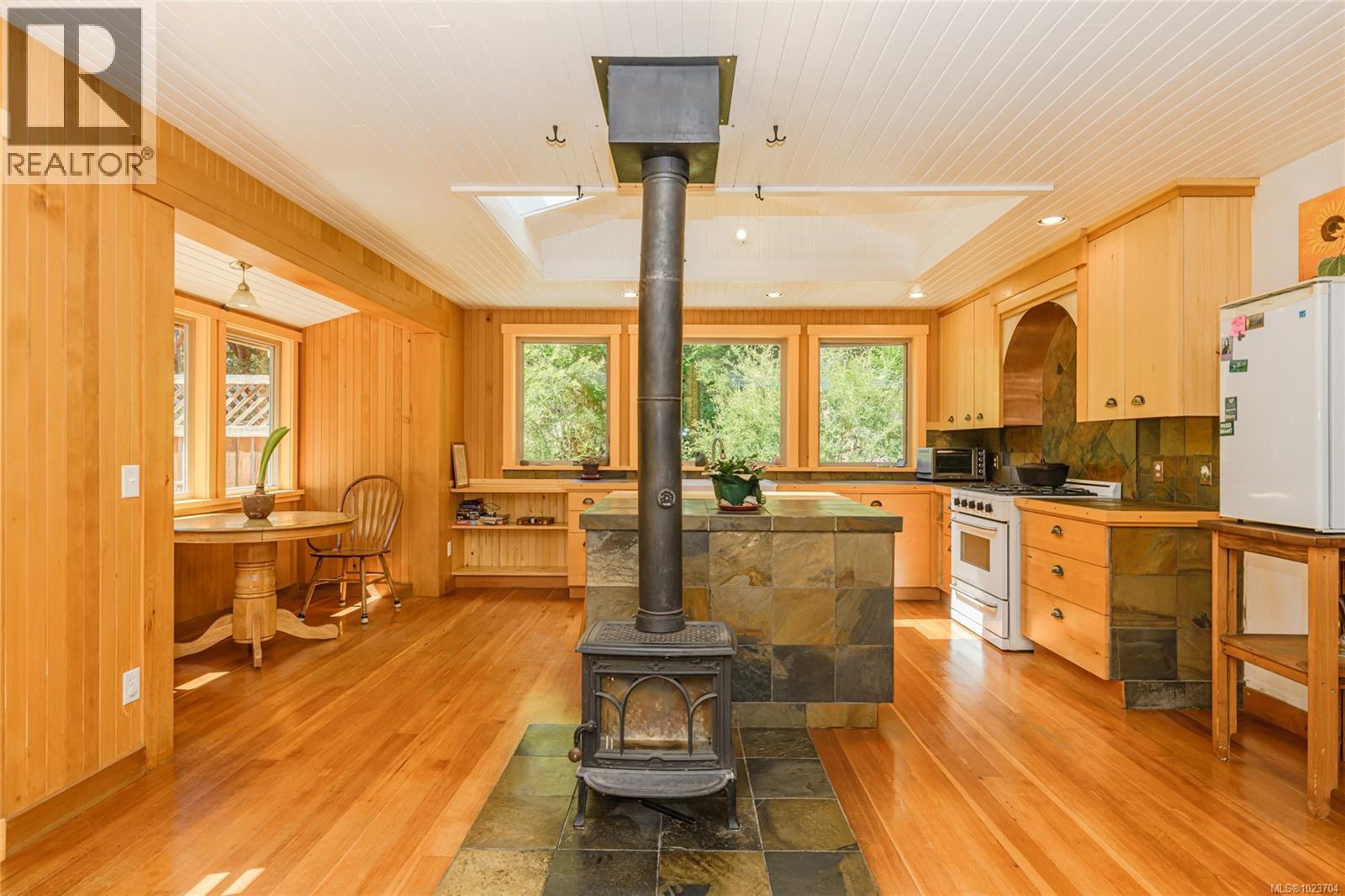 1252 Isabella Point Rd, Salt Spring