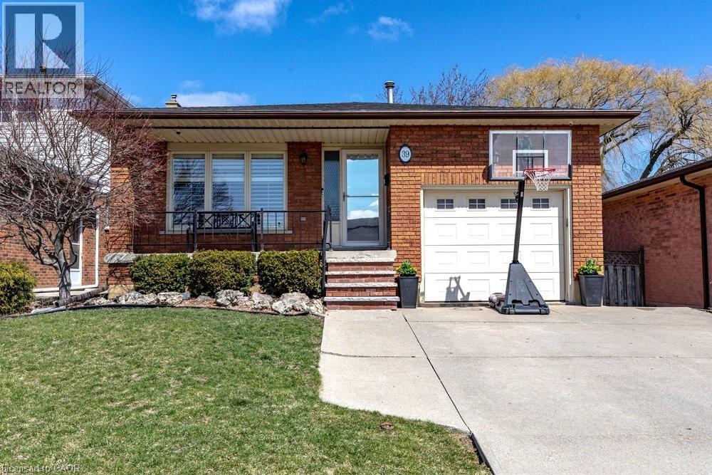 39 TRENHOLME Crescent - 1