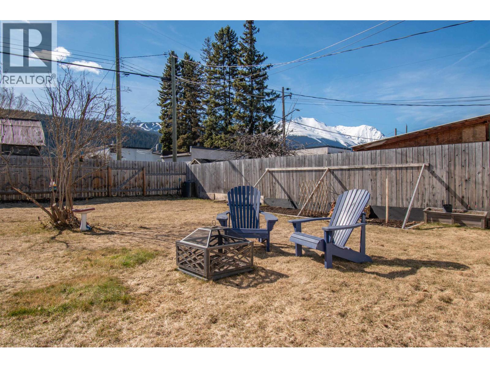 3883 3RD Avenue, Smithers