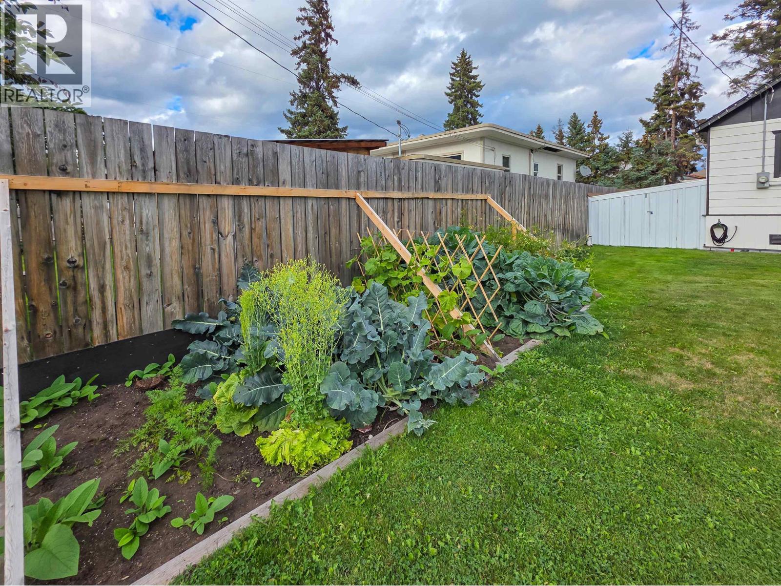 3883 3RD Avenue, Smithers