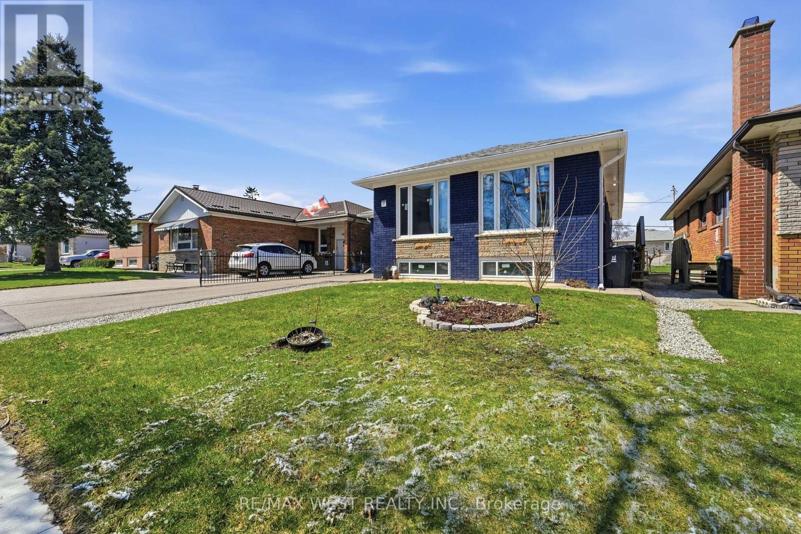 38 BRIDESBURG DRIVE - 3