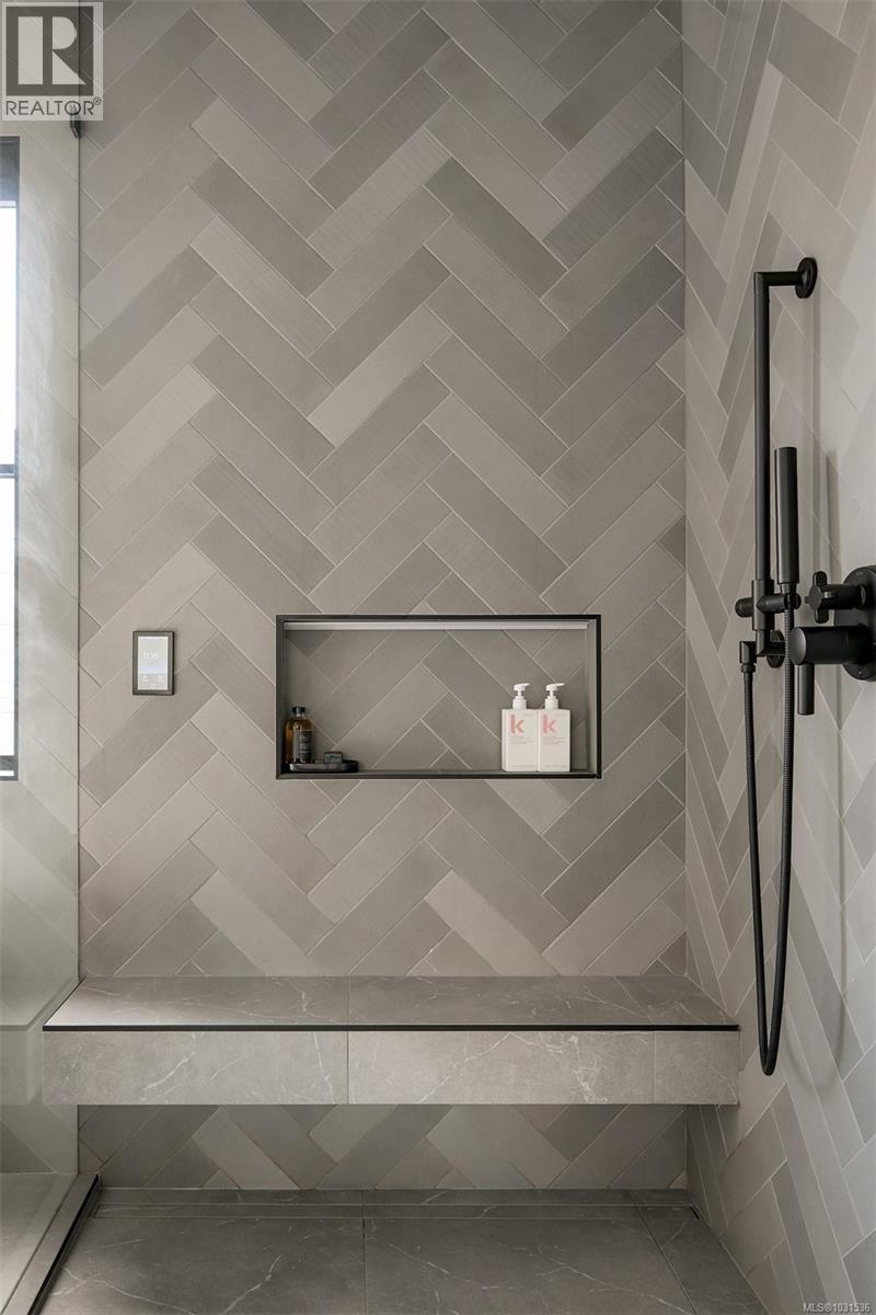 2042 PINEHURST TERR - 39