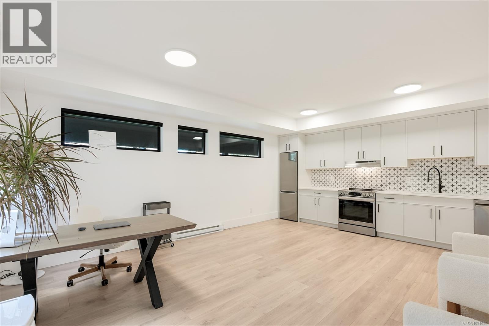 2042 PINEHURST TERR - 66