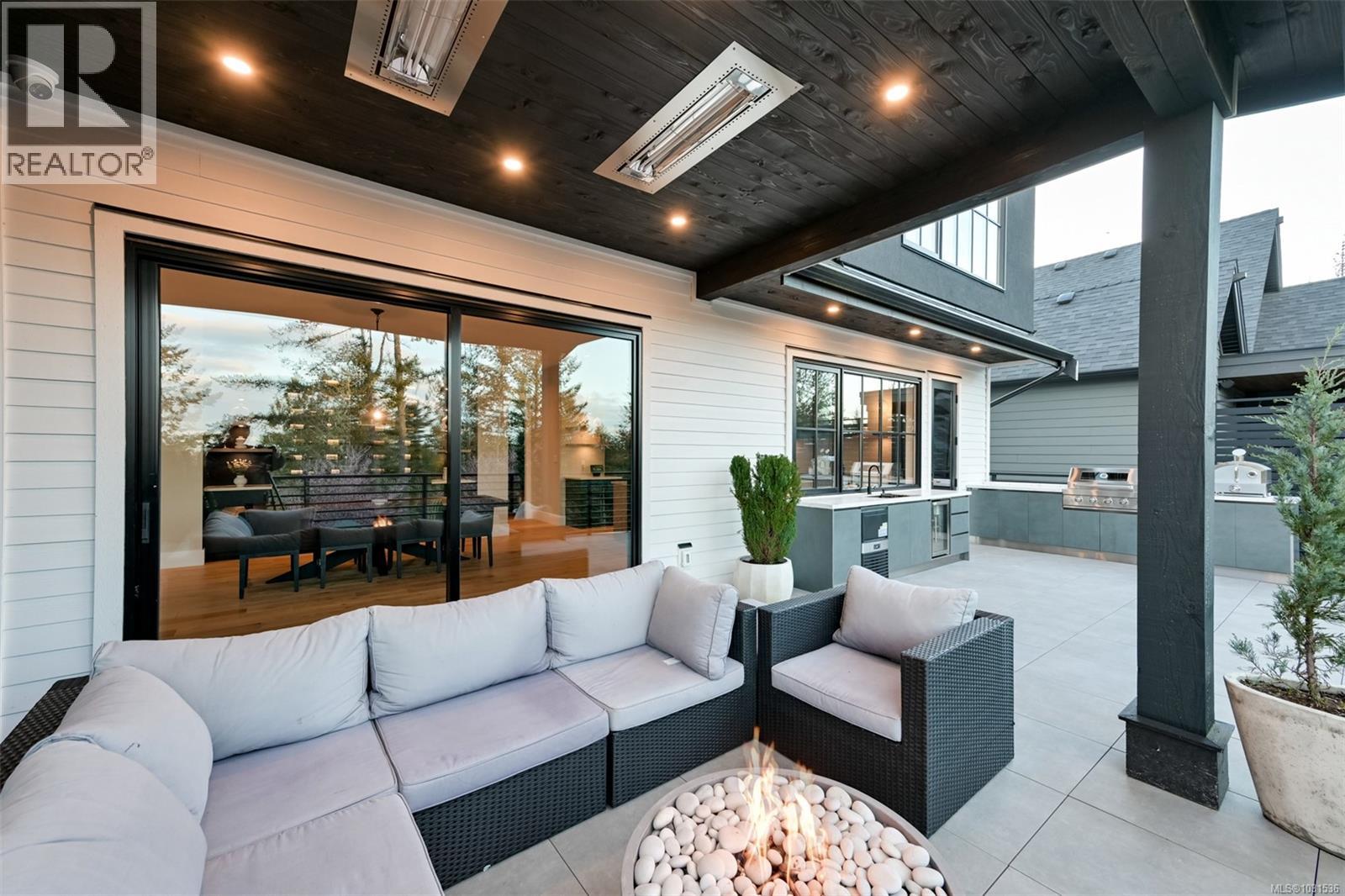 2042 PINEHURST TERR - 83