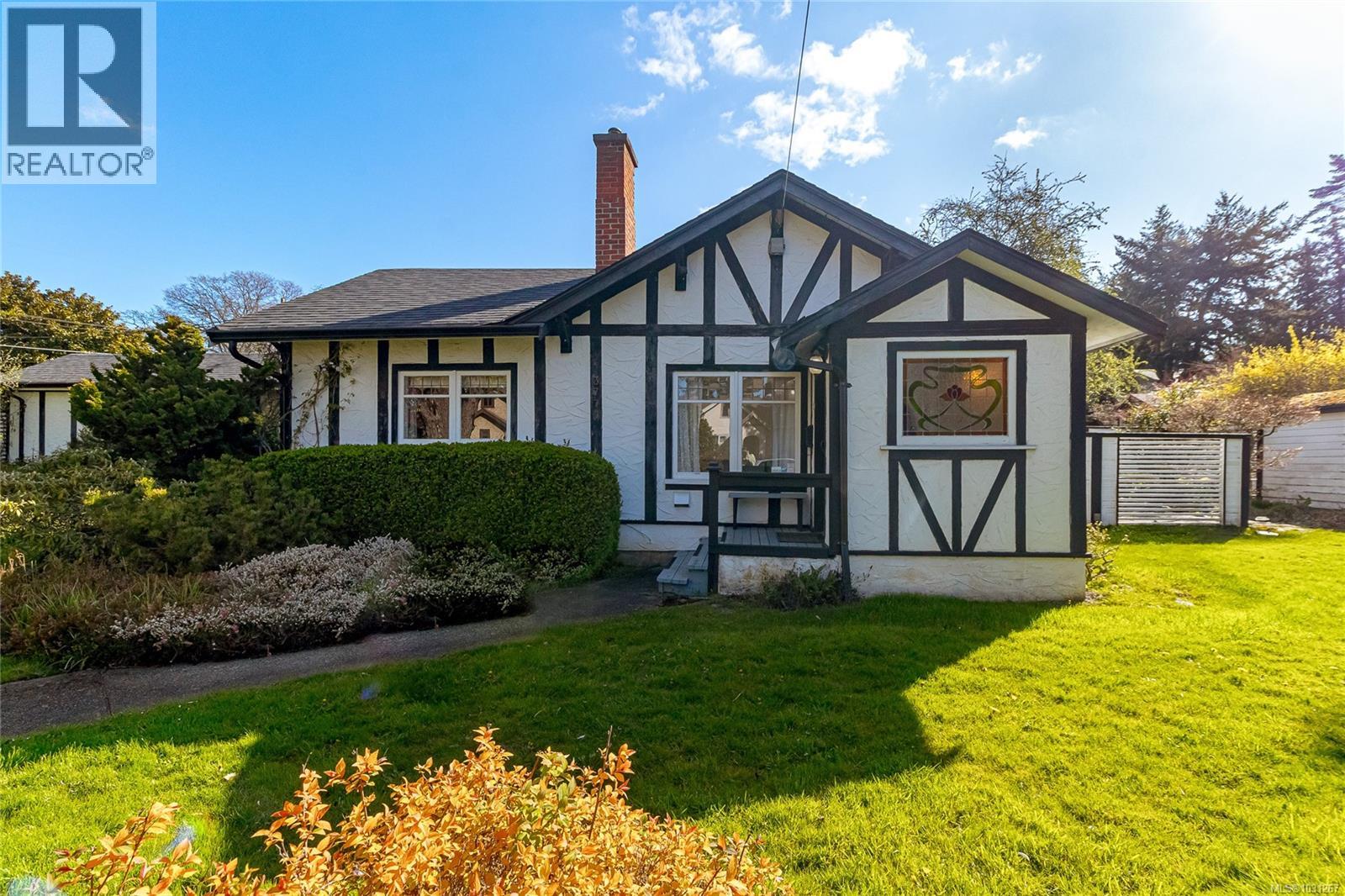 3777 Craigmillar Ave - 1