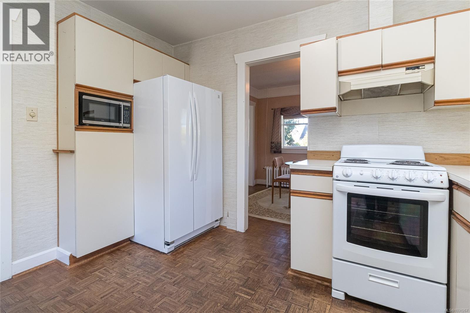 3777 CRAIGMILLAR AVE - 10