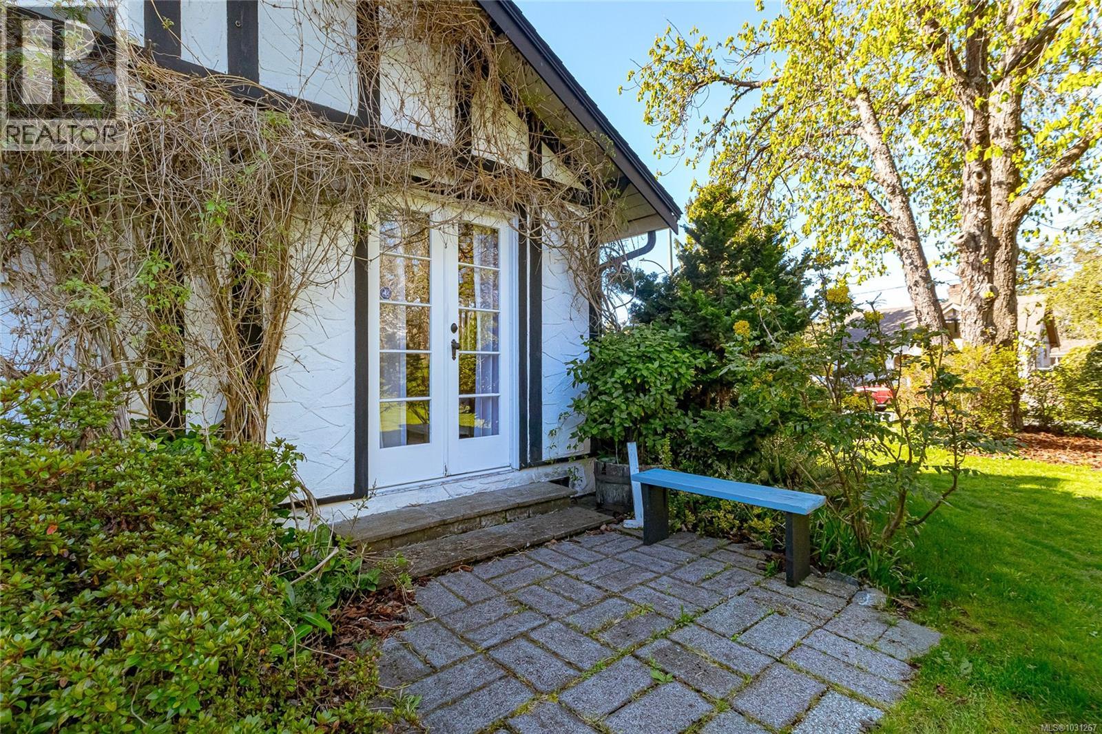 3777 CRAIGMILLAR AVE - 17