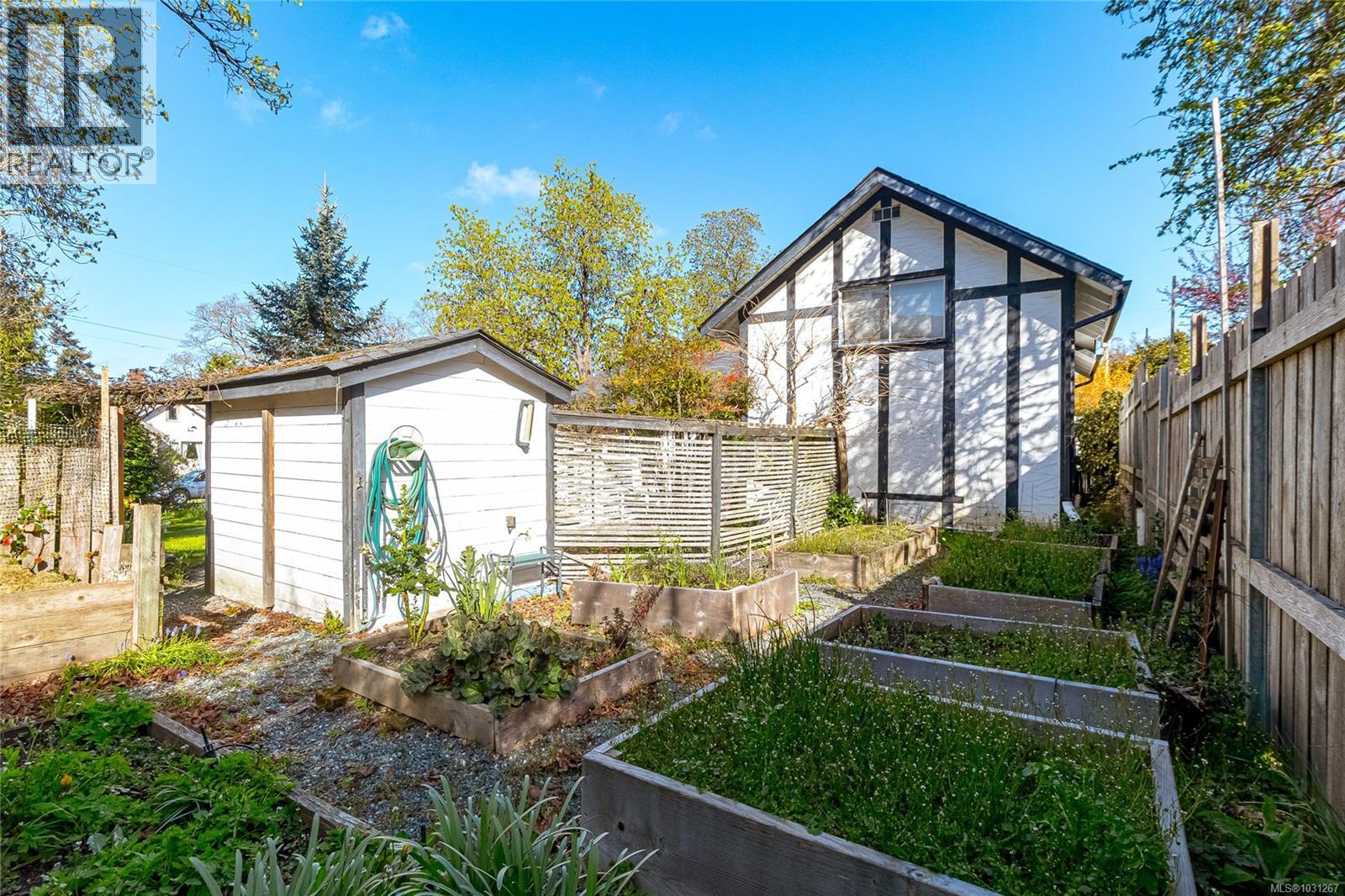 3777 Craigmillar Ave - 18