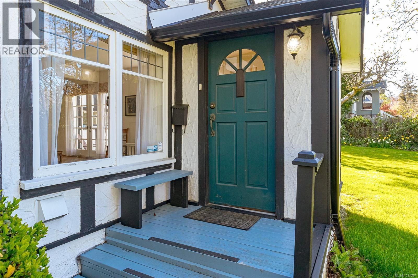 3777 Craigmillar Ave - 3