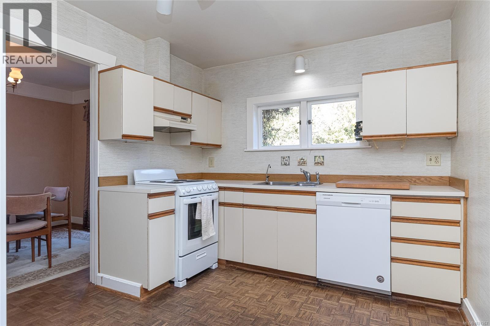 3777 CRAIGMILLAR AVE - 9