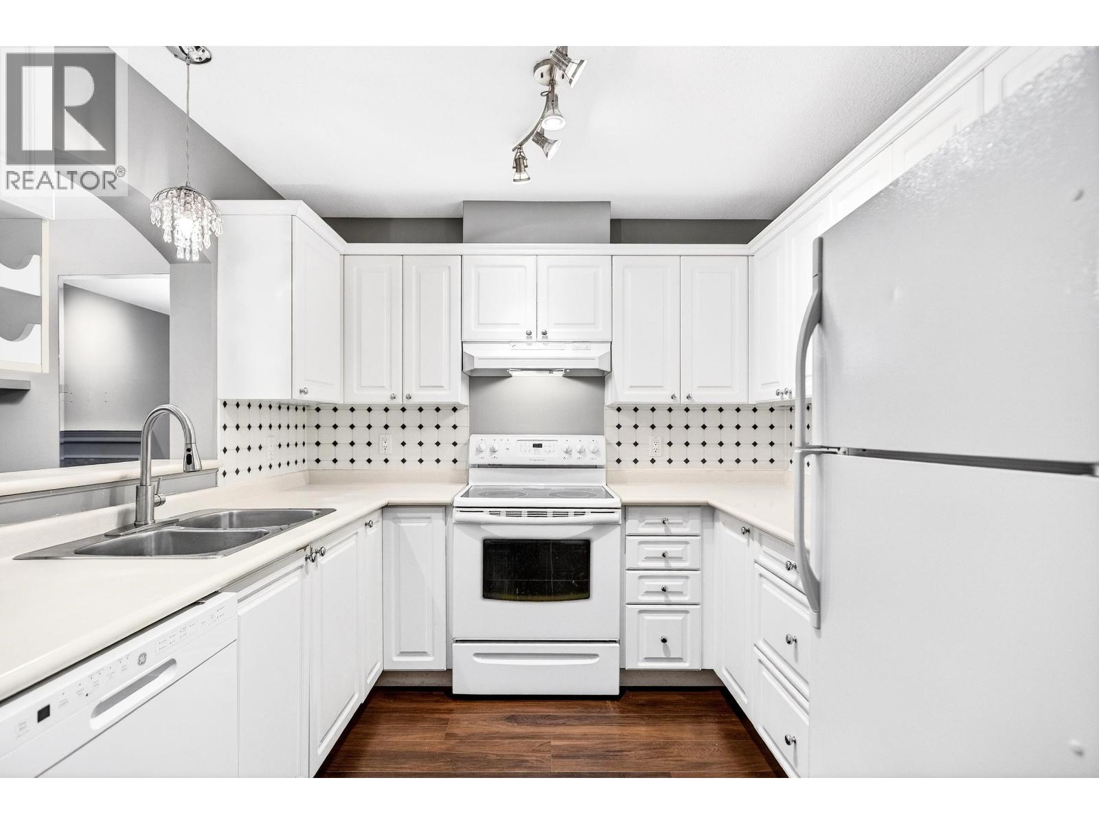 407 2970 PRINCESS CRESCENT, Coquitlam