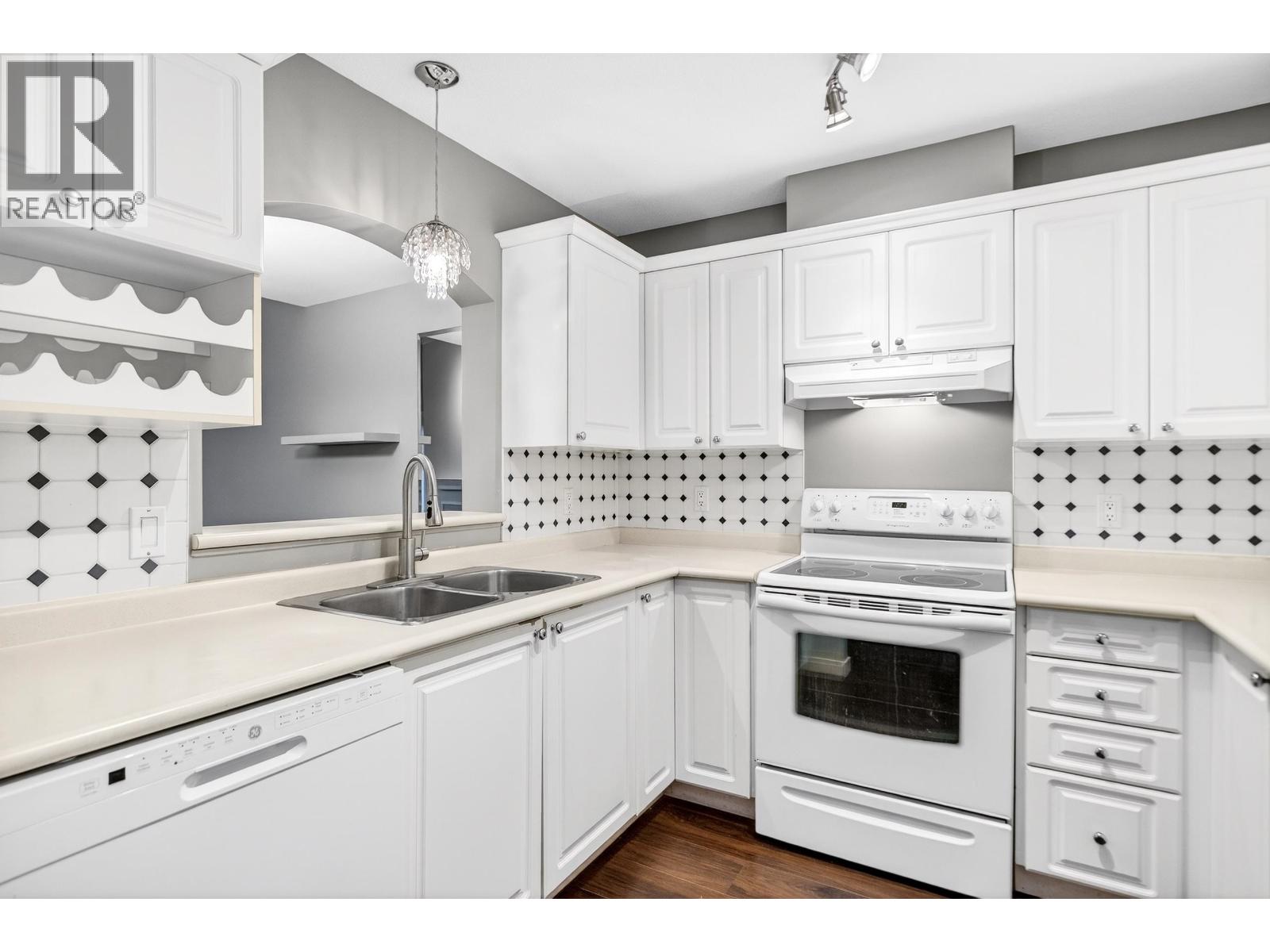 407 2970 PRINCESS CRESCENT, Coquitlam