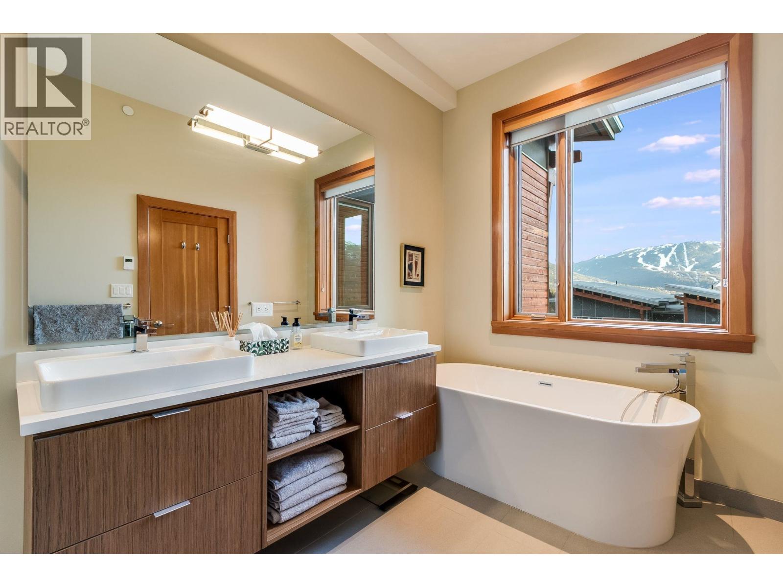 34 8400 ASHLEIGH MCIVOR DRIVE, Whistler