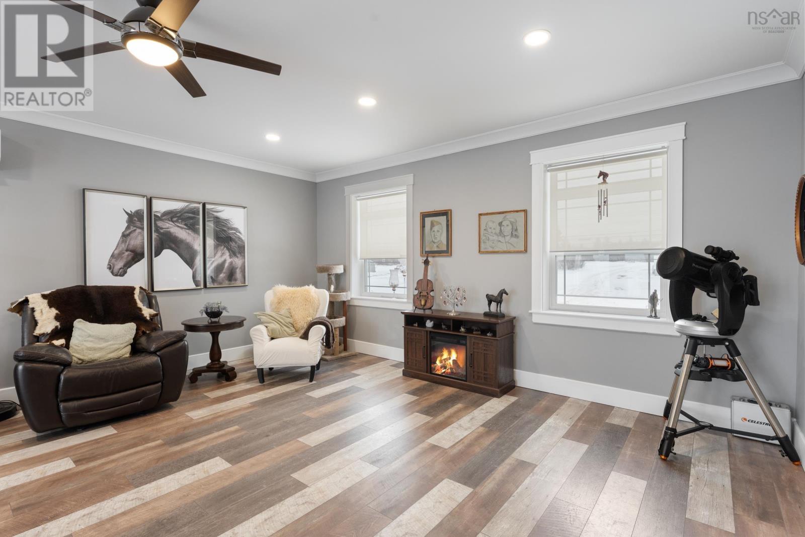 Property 29 of 40 of 3387 Highway 1