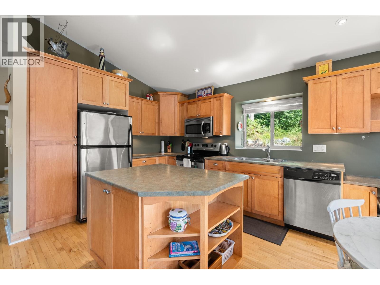 4371 FRANCIS PENINSULA ROAD, Madeira Park