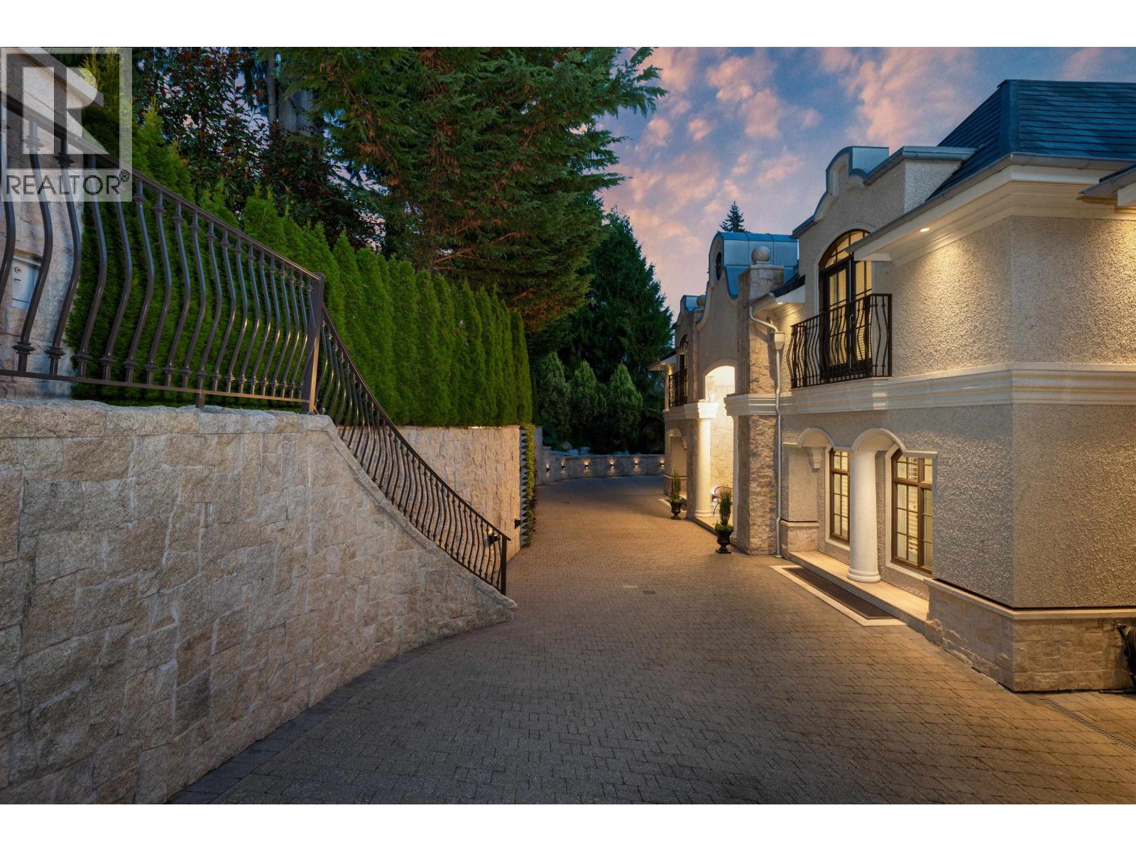 2912 MATHERS AVENUE, West Vancouver