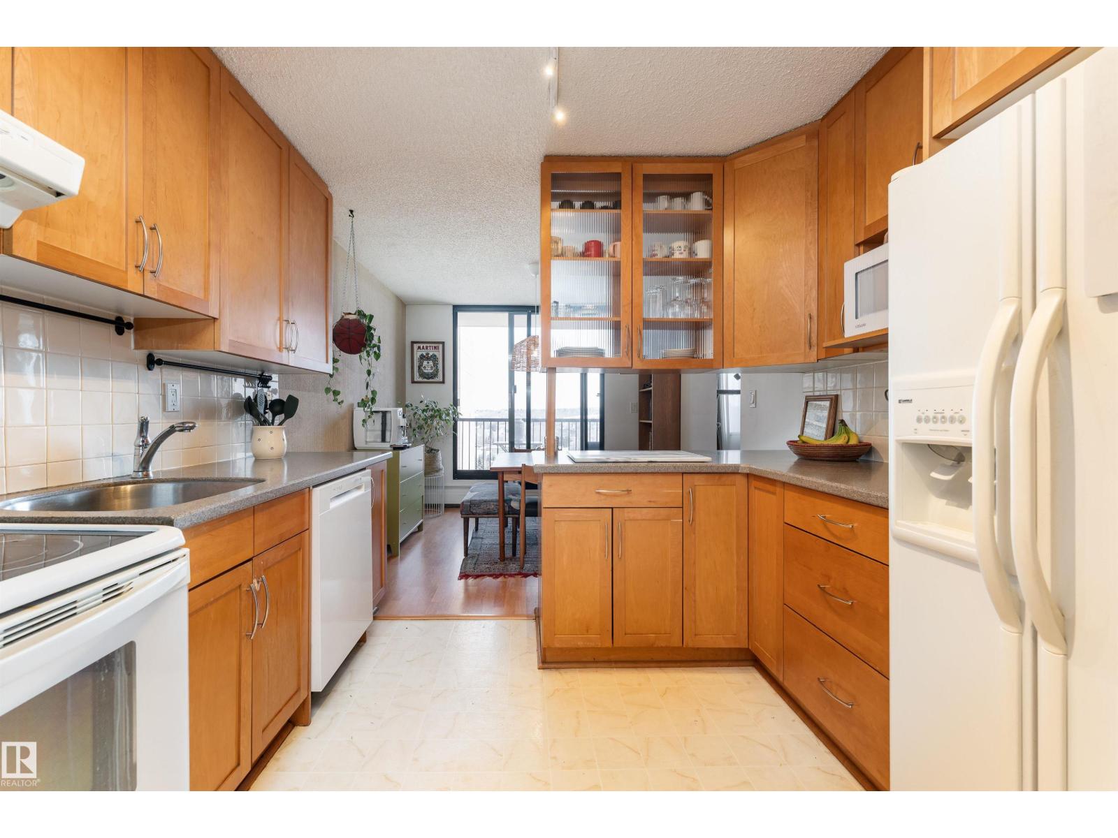 #805 9808 103 ST NW, Edmonton