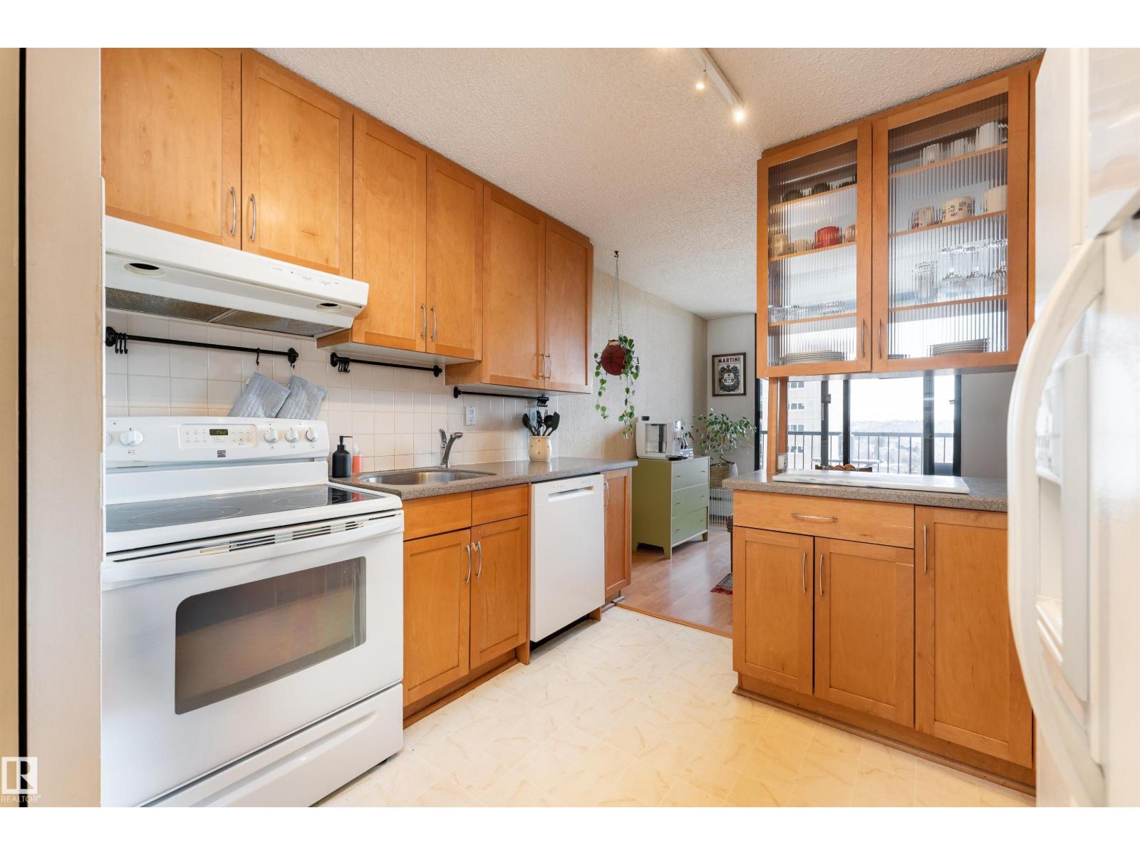 #805 9808 103 ST NW, Edmonton