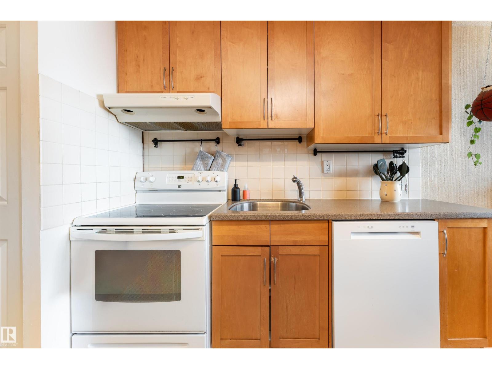 #805 9808 103 ST NW, Edmonton