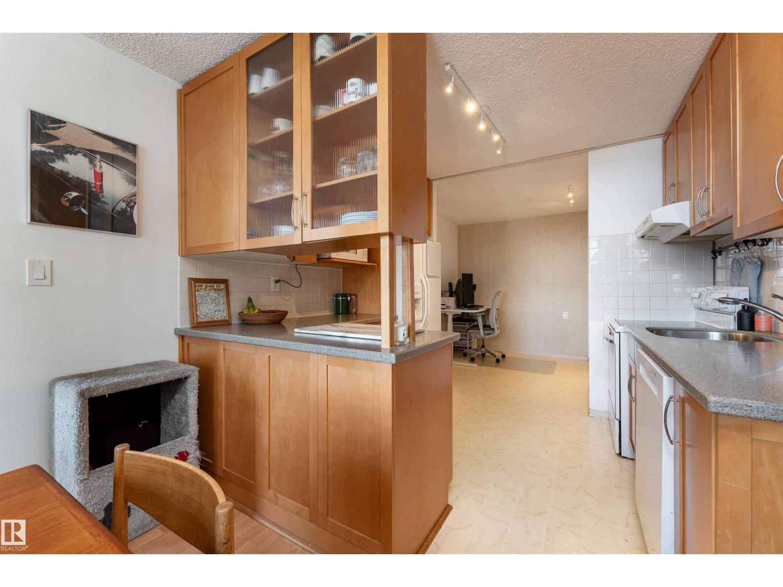 #805 9808 103 ST NW, Edmonton