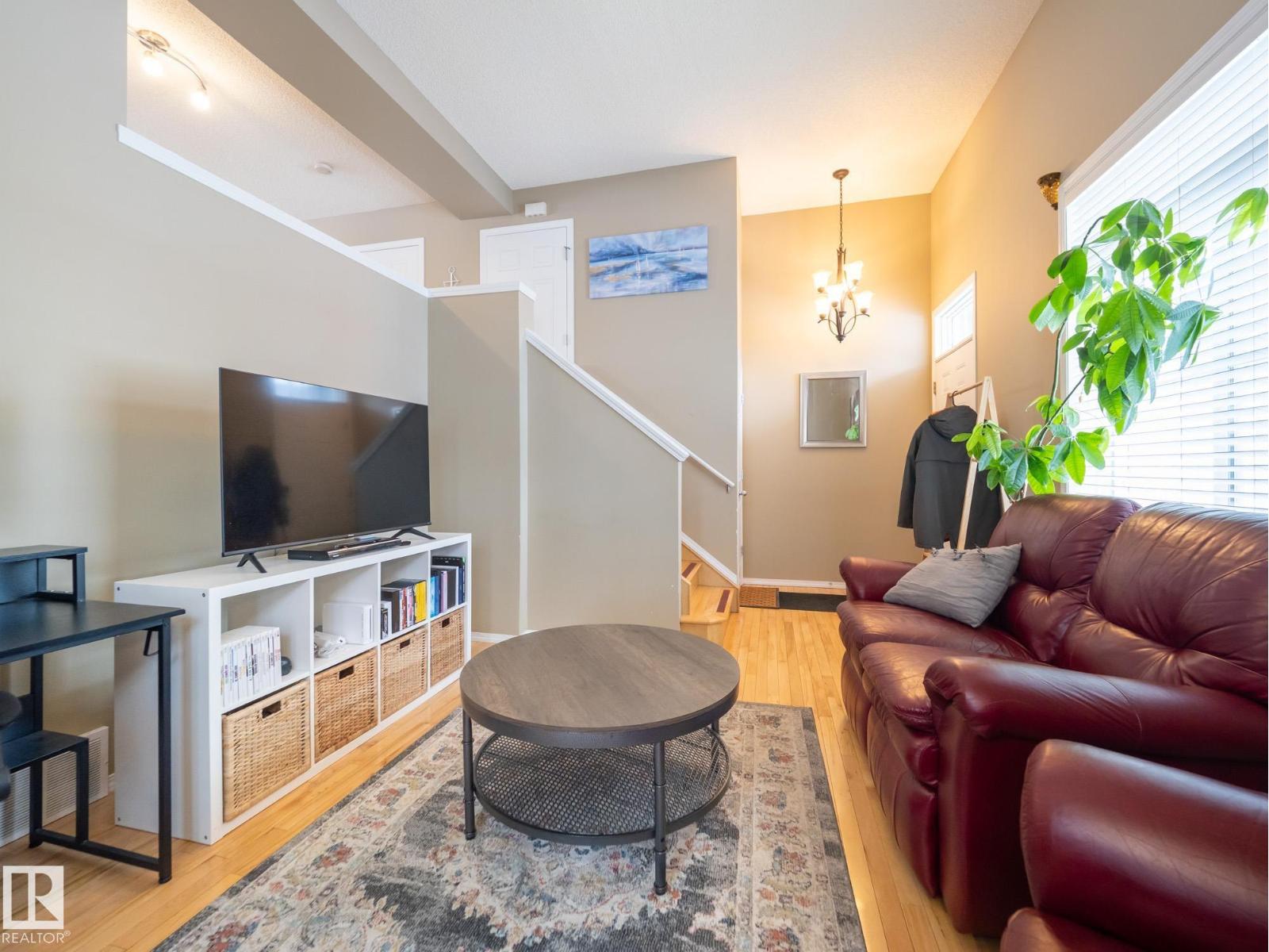 #25 8304 11 AV SW, Edmonton