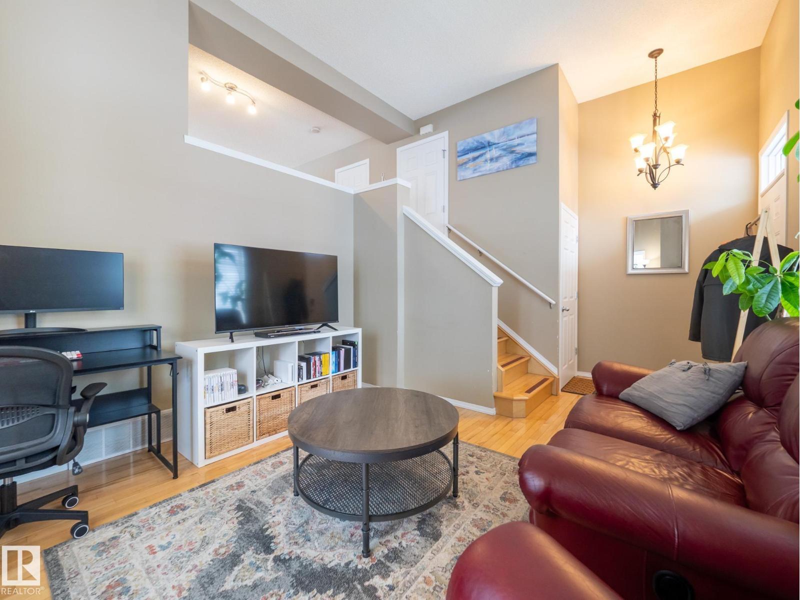 #25 8304 11 AV SW, Edmonton