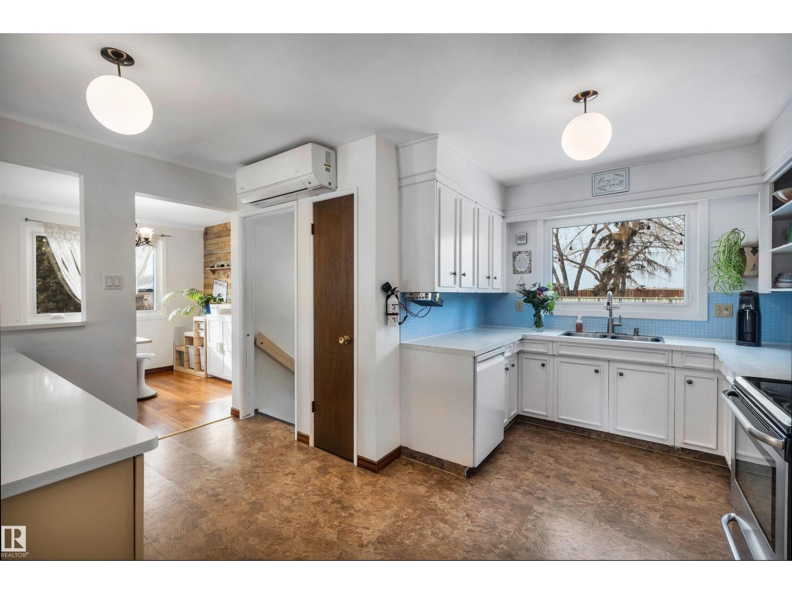 4208 89 ST NW NW, Edmonton