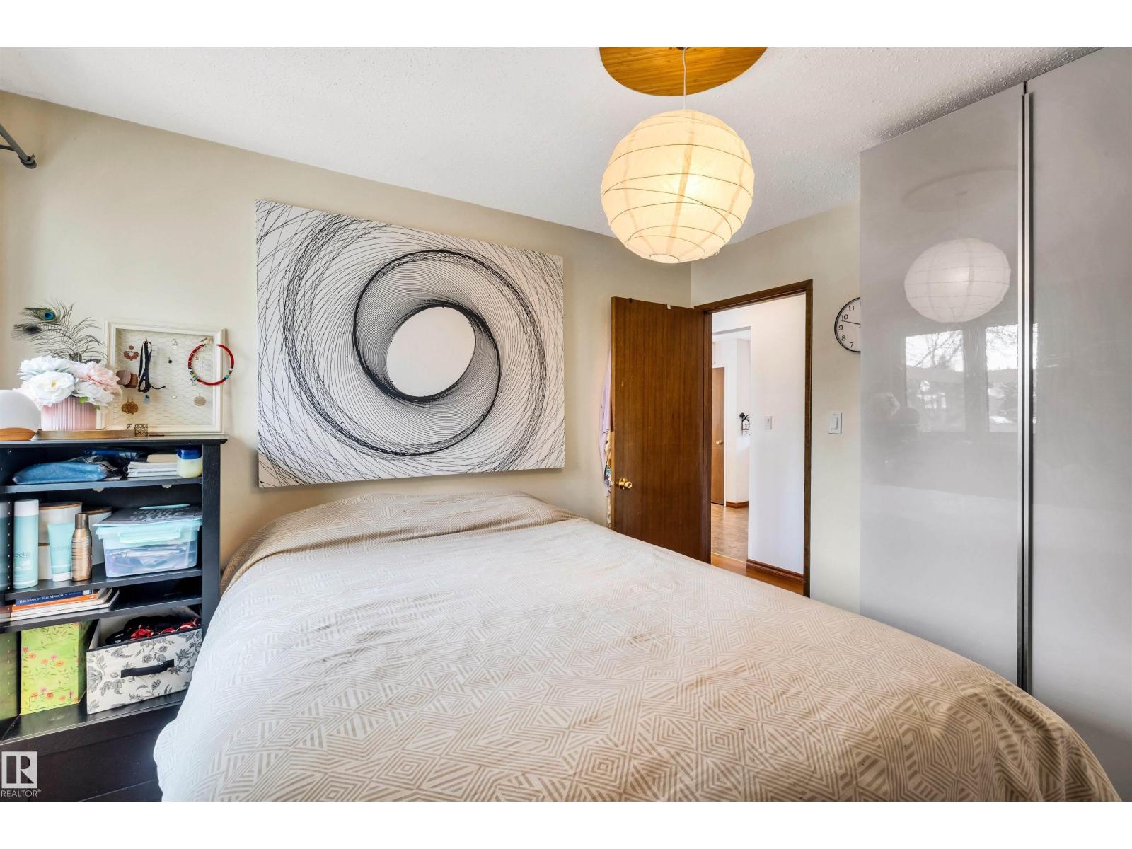 4208 89 ST NW NW, Edmonton