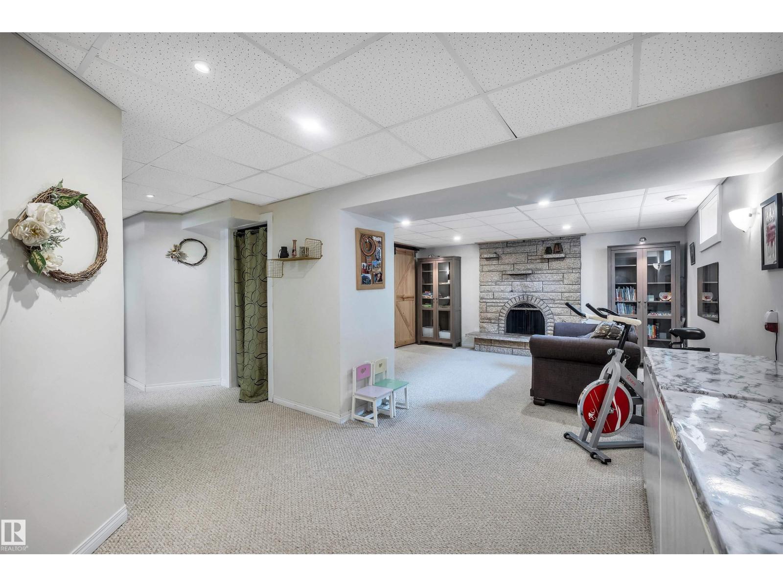 4208 89 ST NW NW, Edmonton