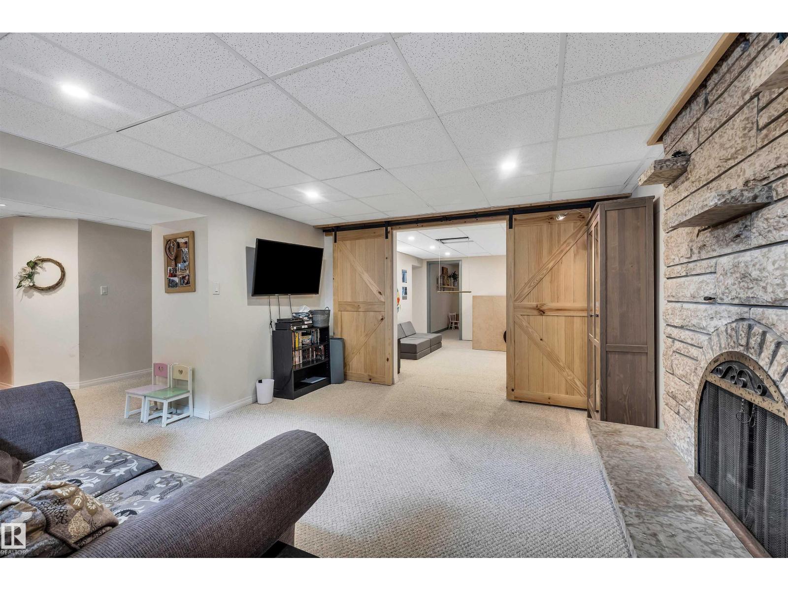 4208 89 ST NW NW, Edmonton