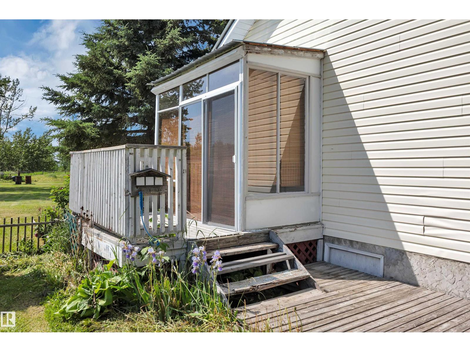 2137 TWP ROAD 490 - 33