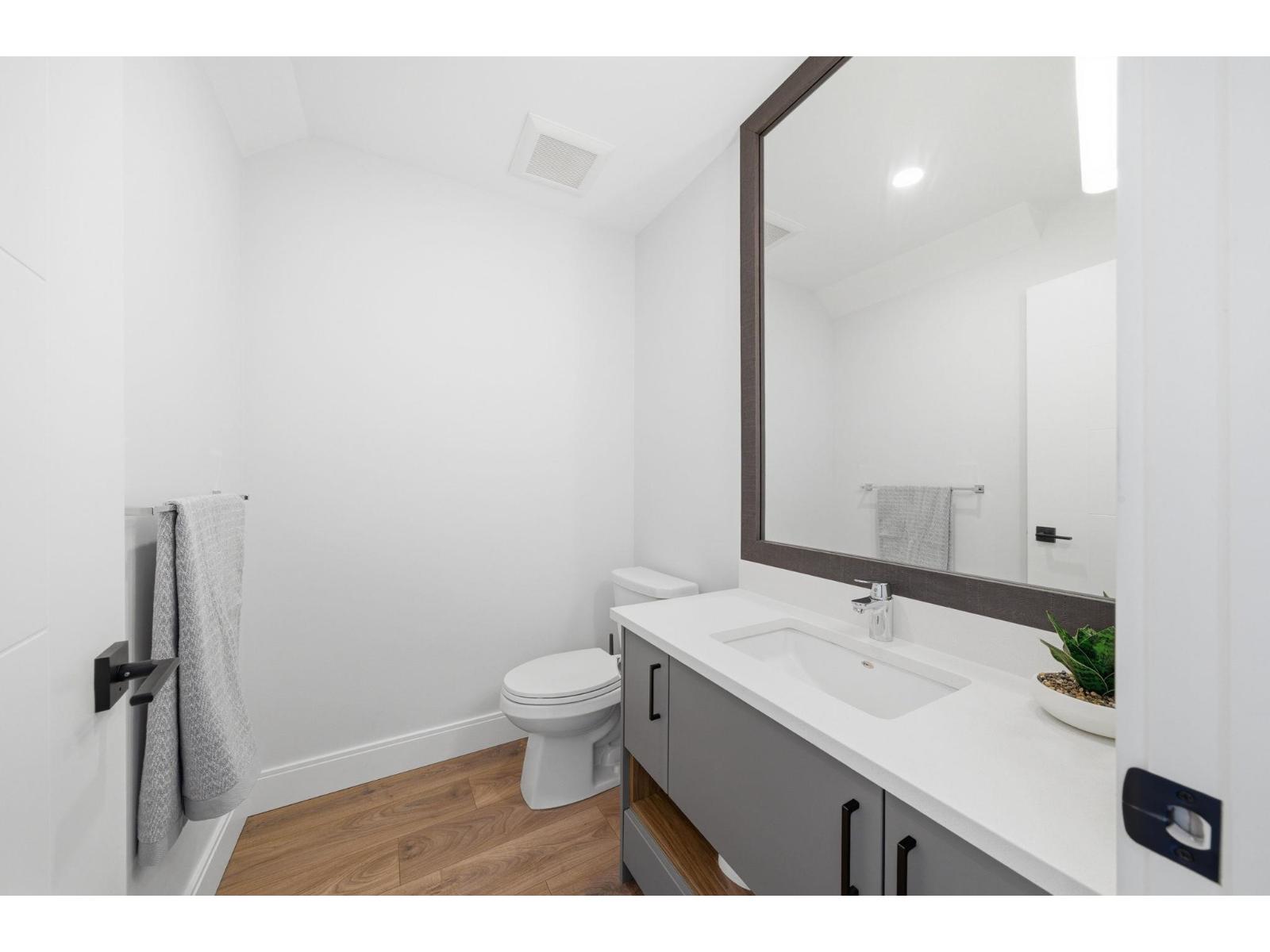 32 33209 CHERRY AVENUE, Mission