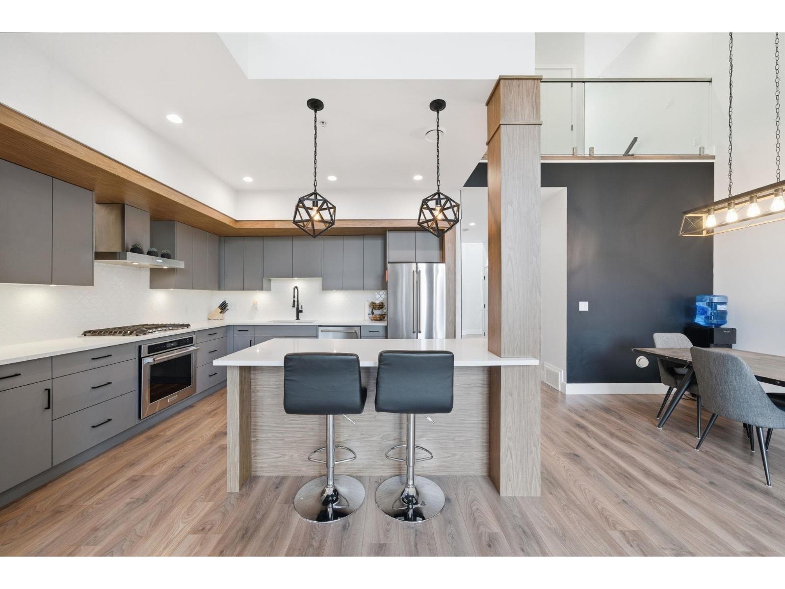 32 33209 CHERRY AVENUE, Mission