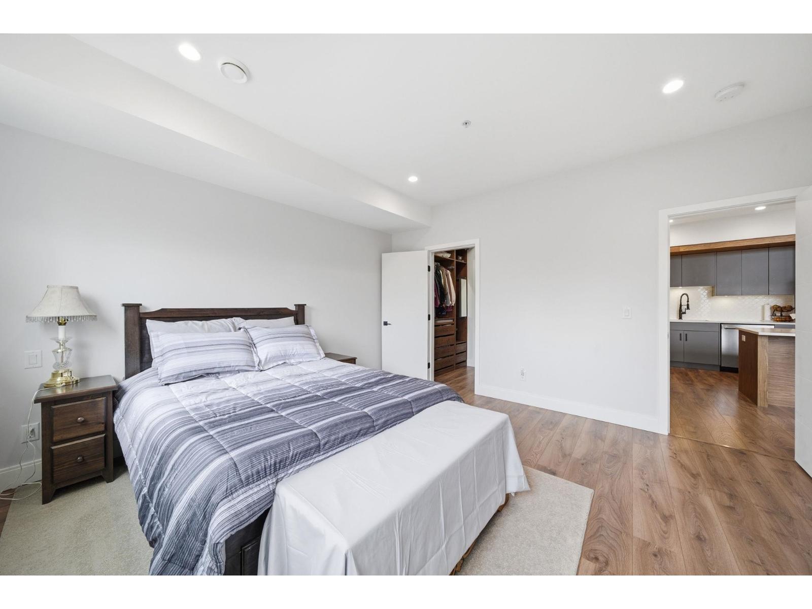 32 33209 CHERRY AVENUE, Mission