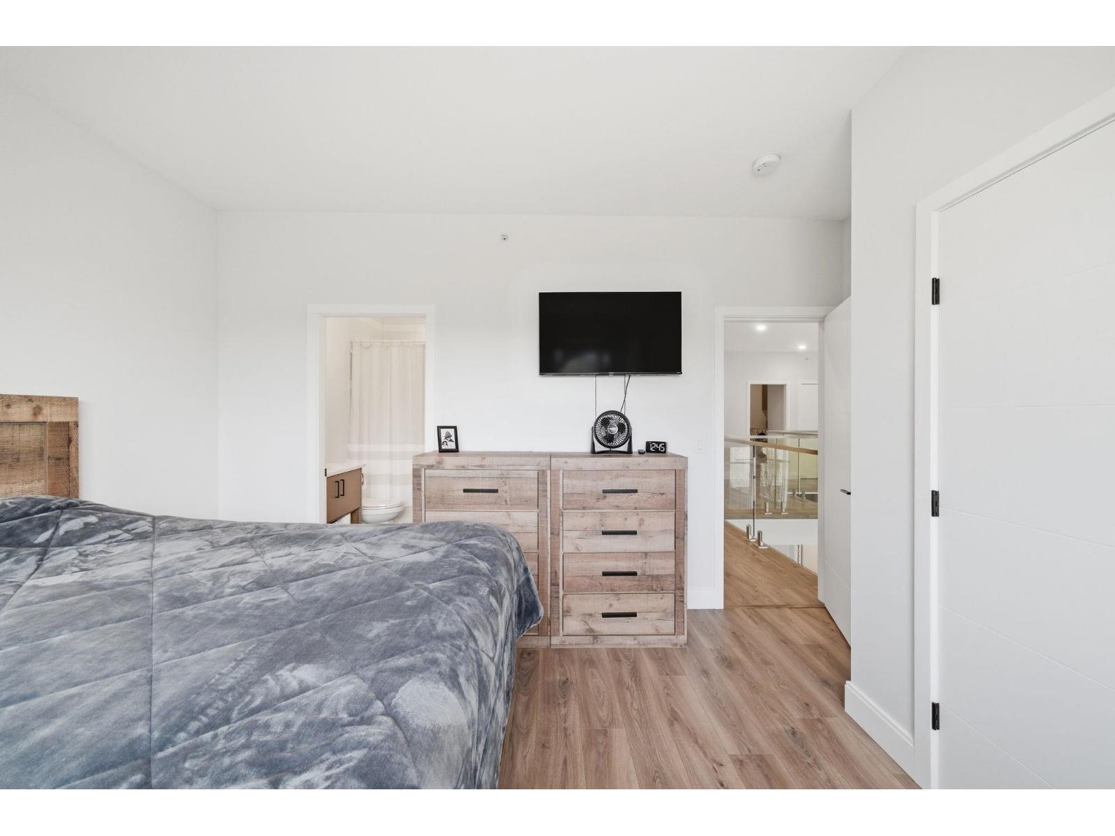 32 33209 CHERRY AVENUE, Mission