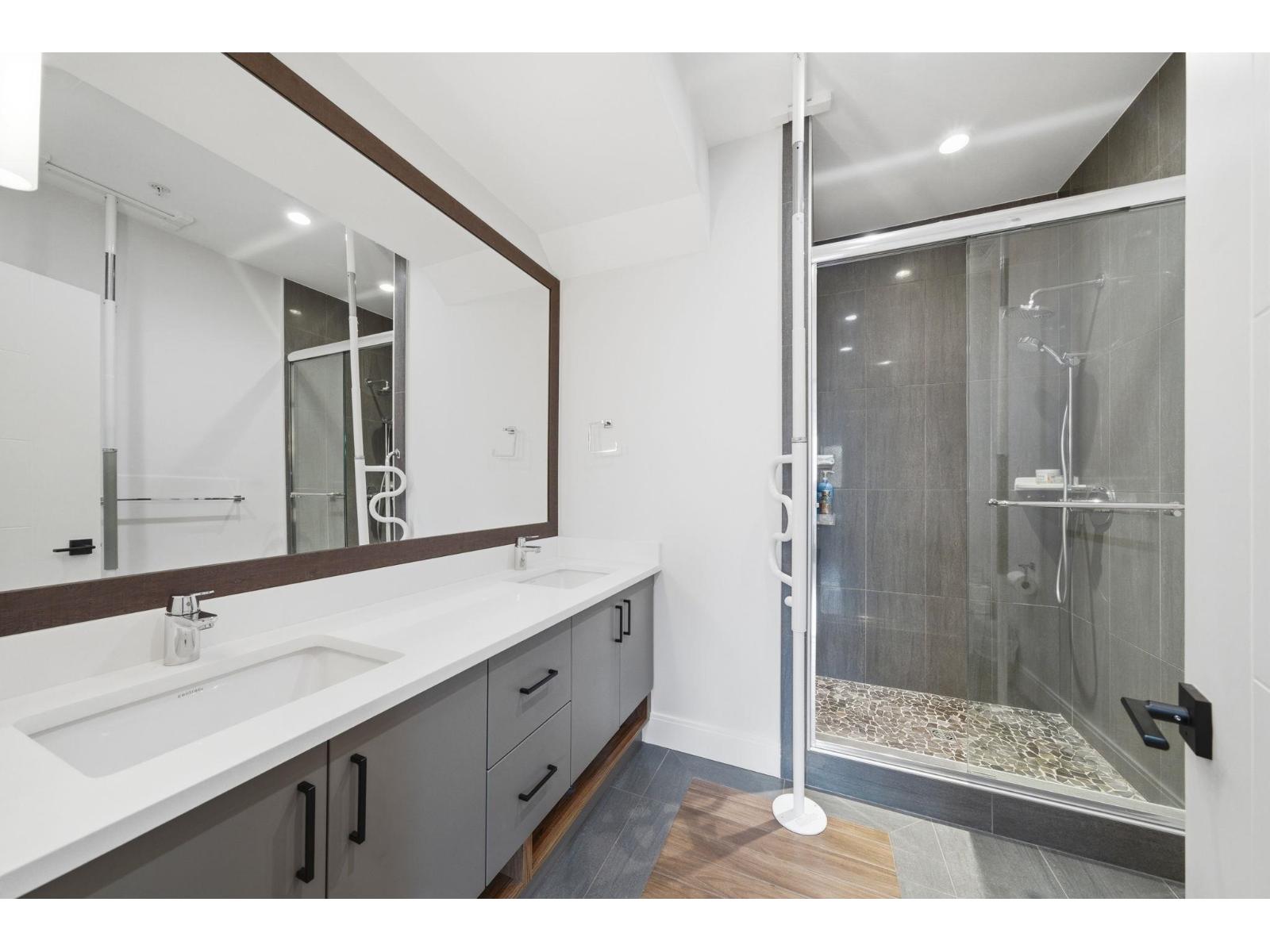 32 33209 CHERRY AVENUE, Mission