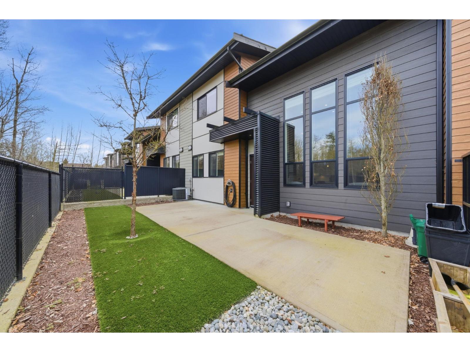 32 33209 CHERRY AVENUE, Mission