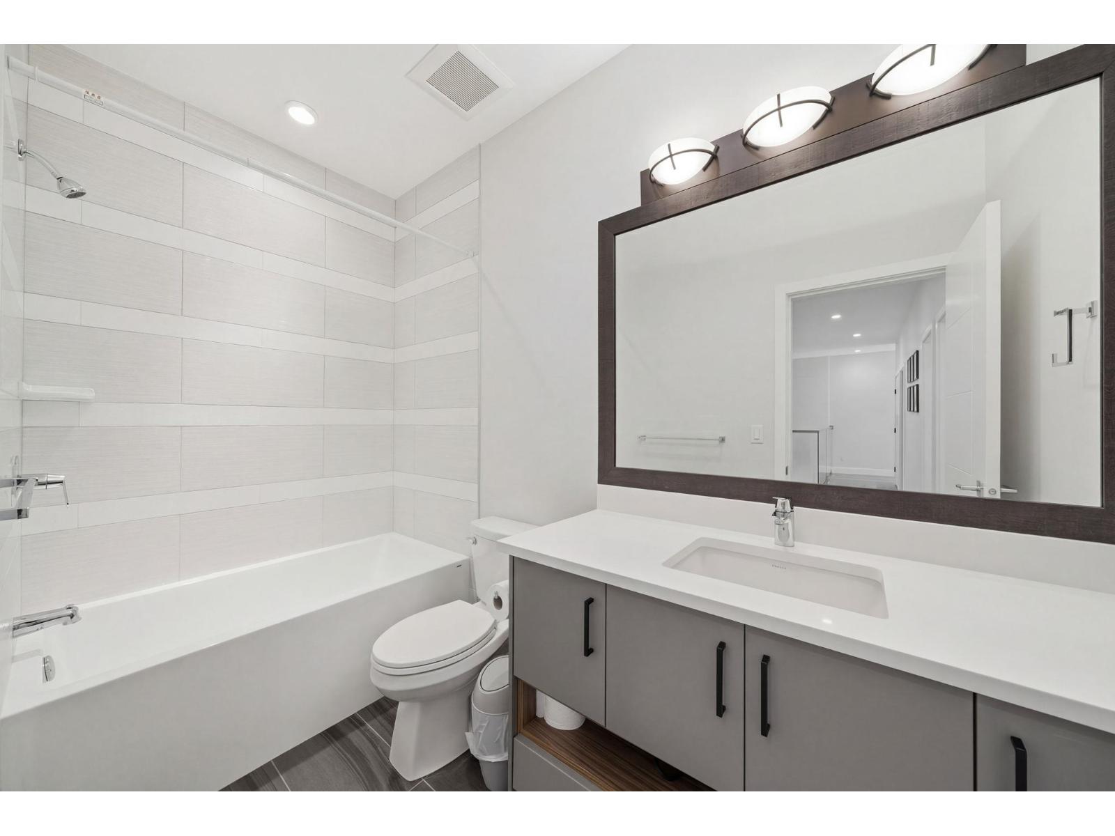 32 33209 CHERRY AVENUE, Mission