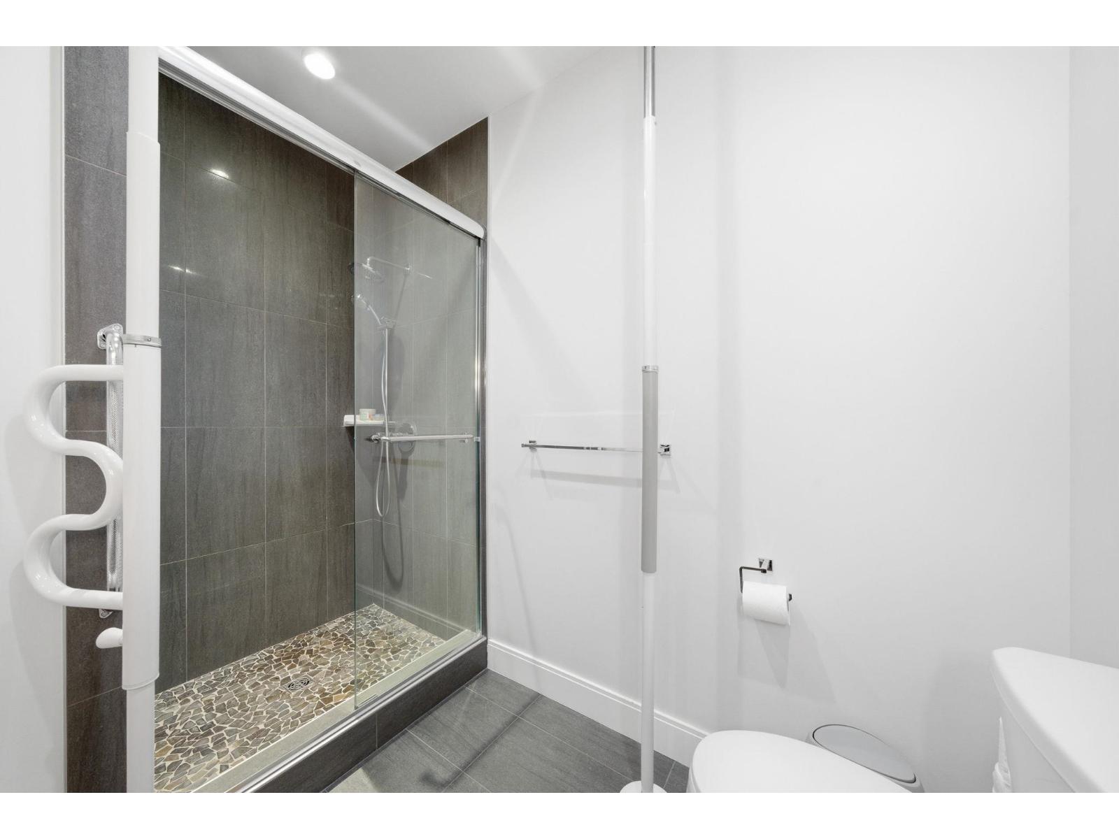 32 33209 CHERRY AVENUE, Mission