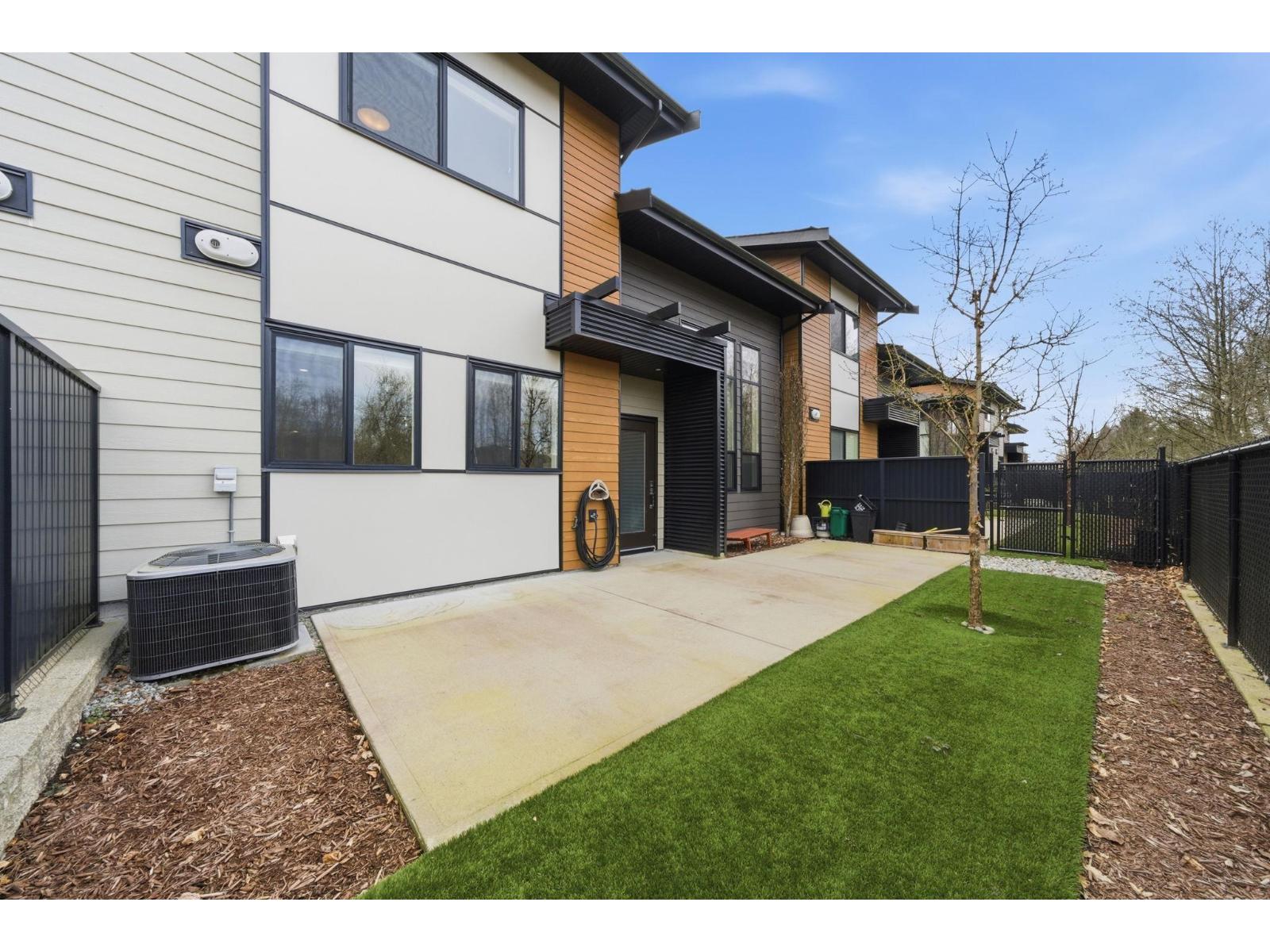 32 33209 CHERRY AVENUE, Mission